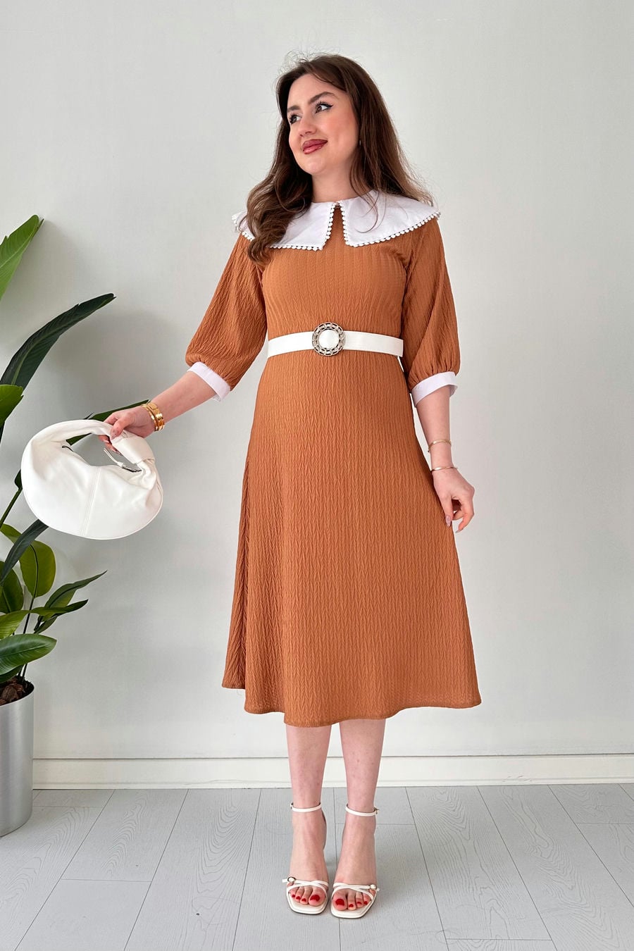 Fisto Yakalı Kemerli Elbise