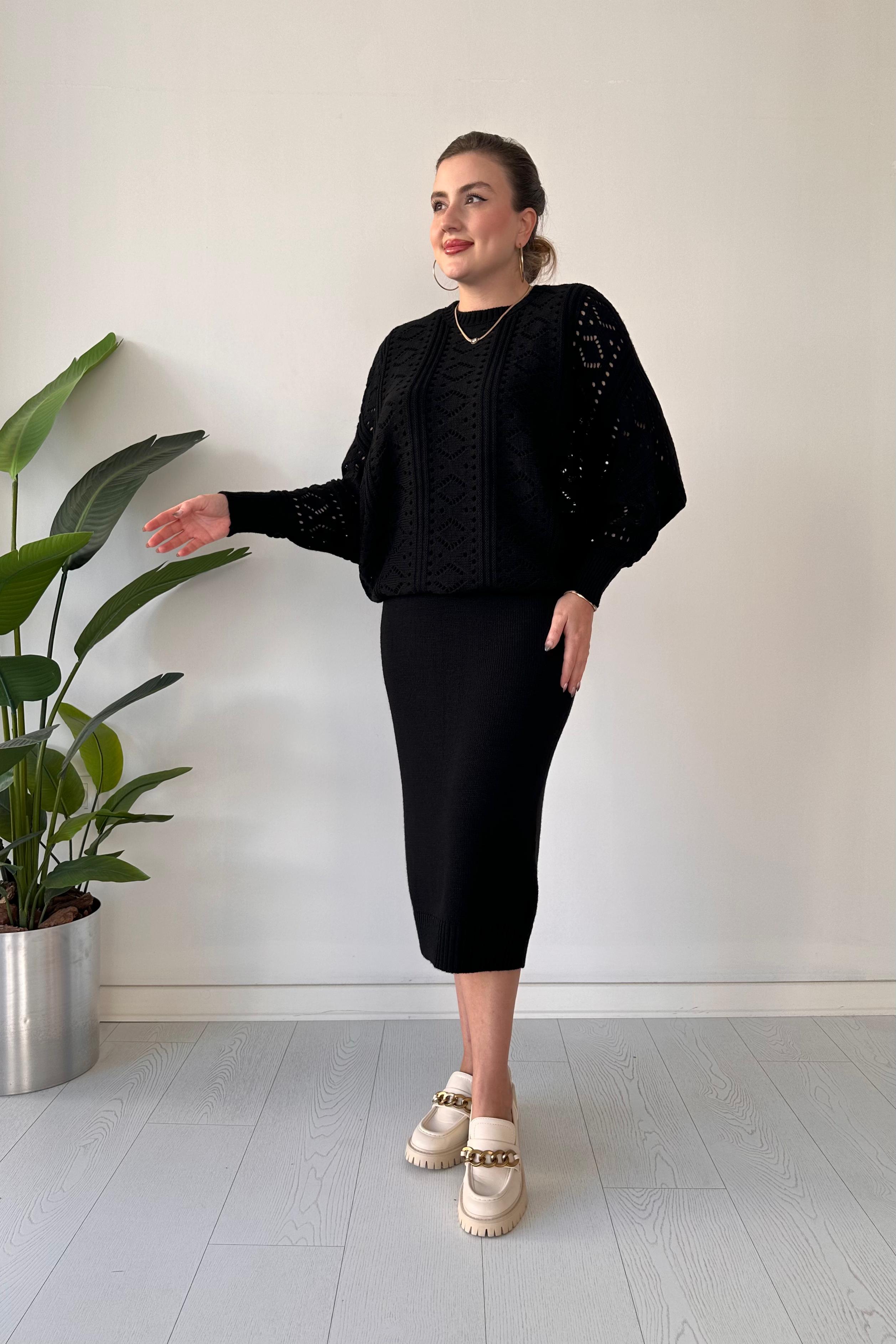 Delik Kazaklı Triko Elbise