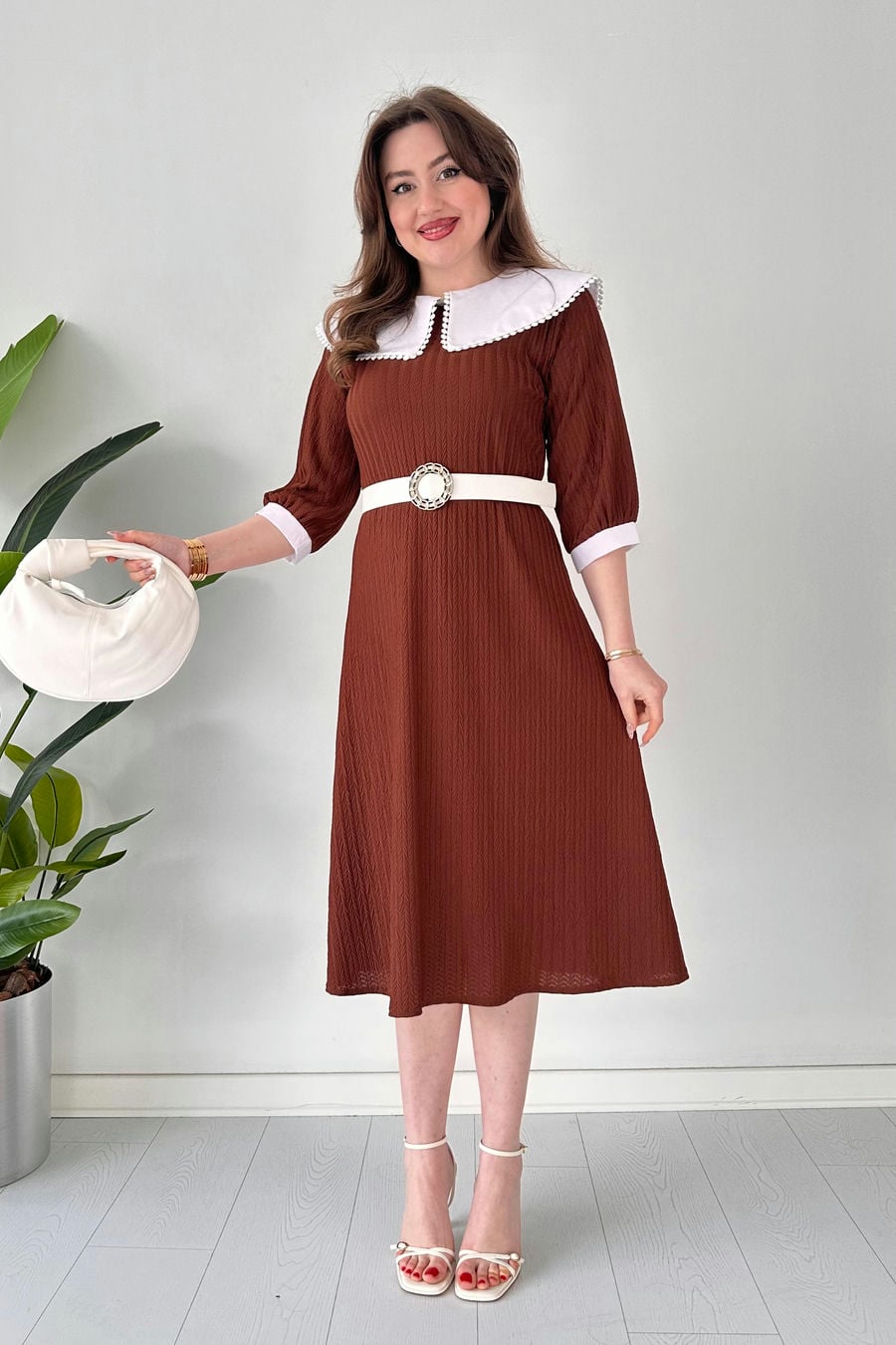 Fisto Yakalı Kemerli Elbise