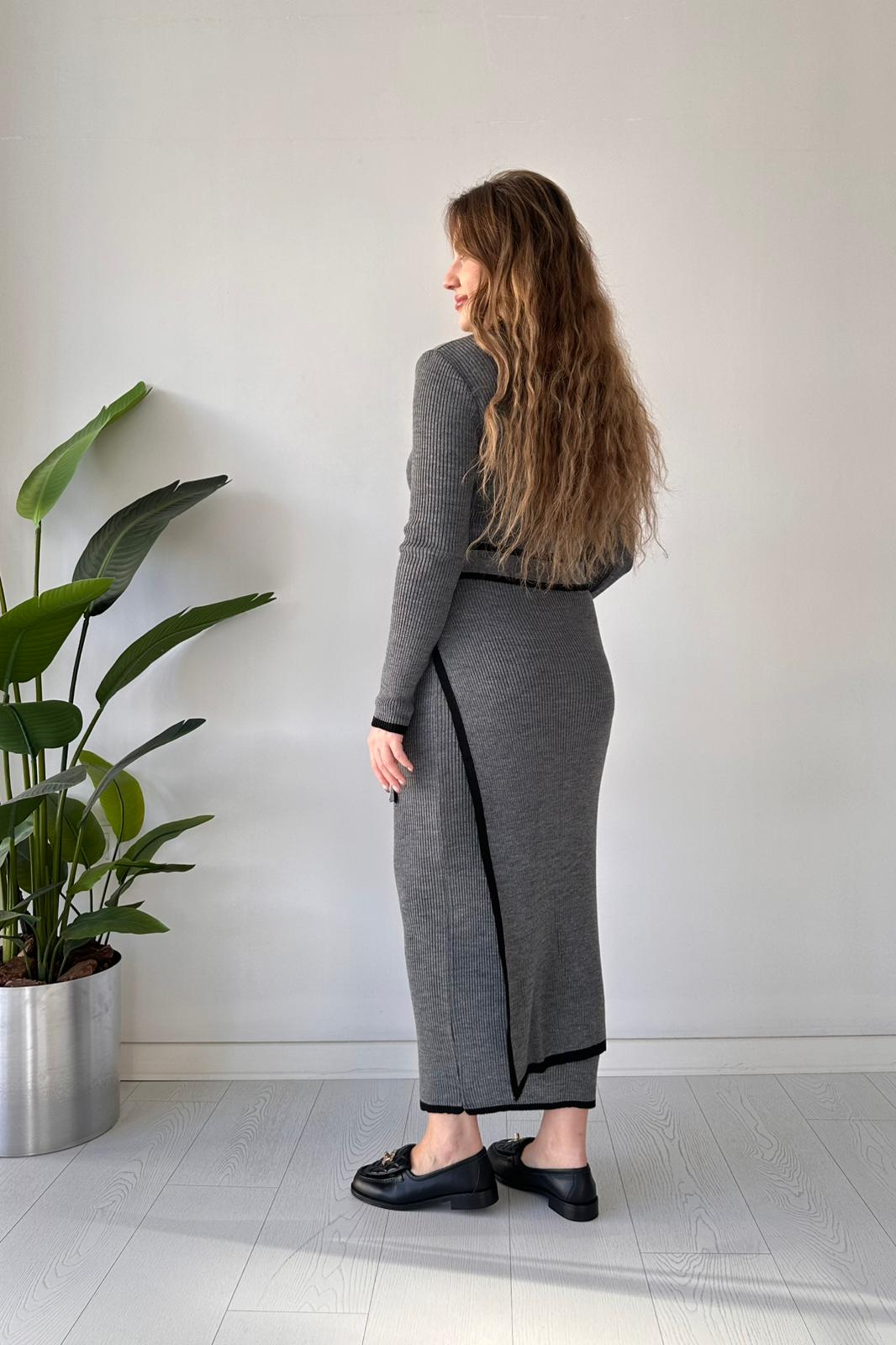 Parça etekli triko elbise