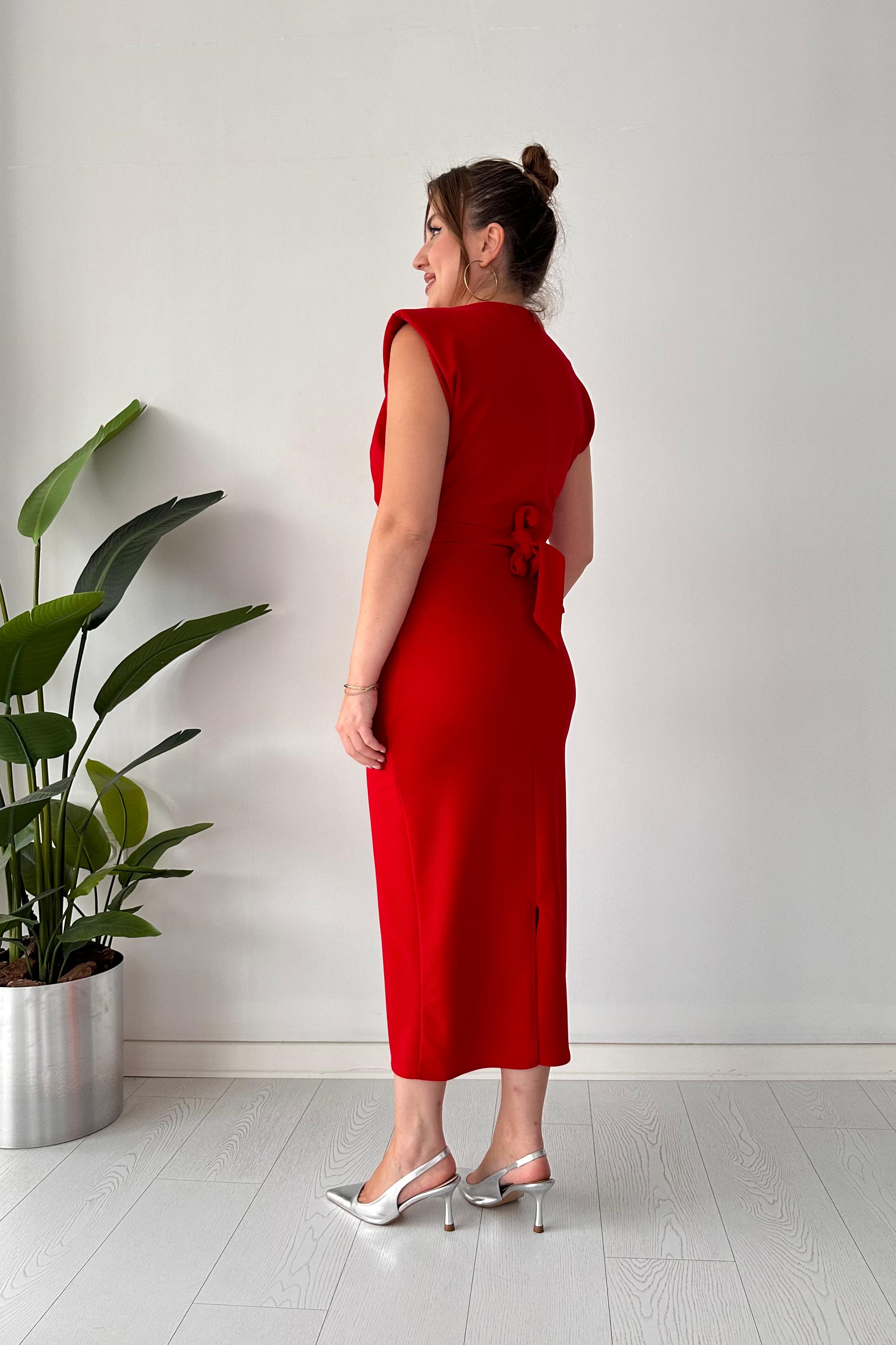 Üç Taş Kemerli Krep Elbise