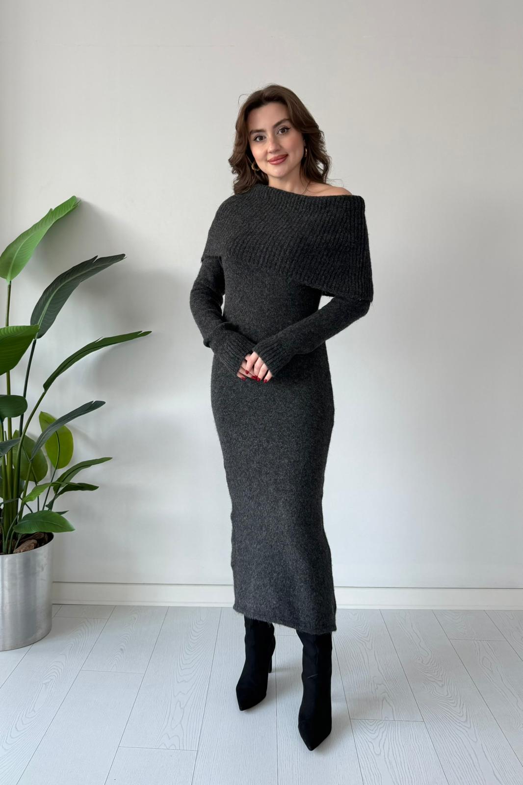 Düşük Omuz Triko Elbise