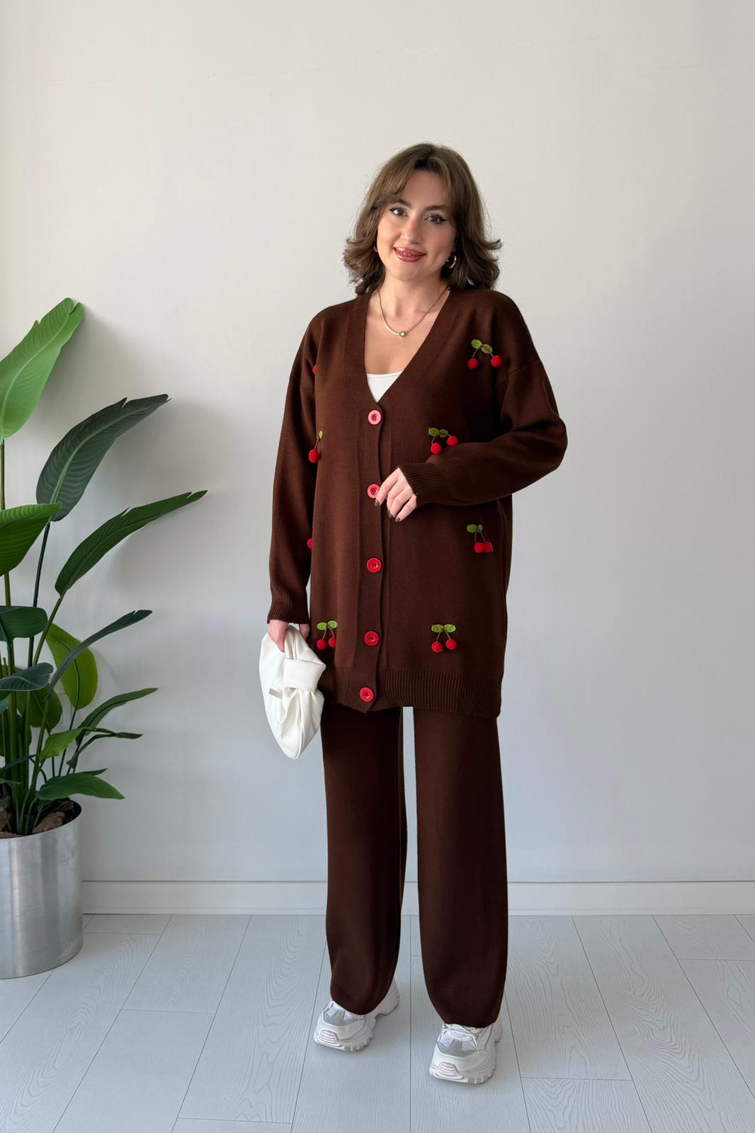 Kirazlı Triko Takım - Kahve