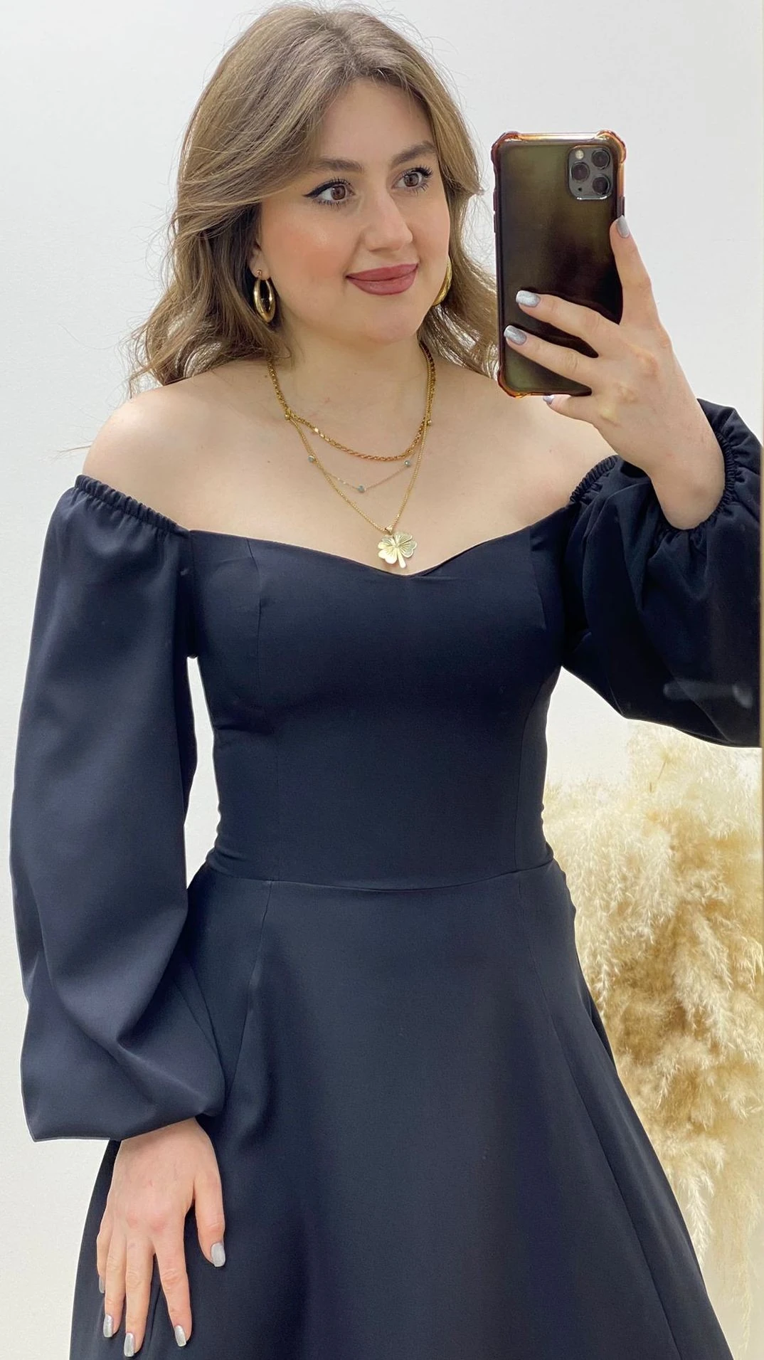 Tek Yırtmaç Destekli Atlas Elbise Siyah