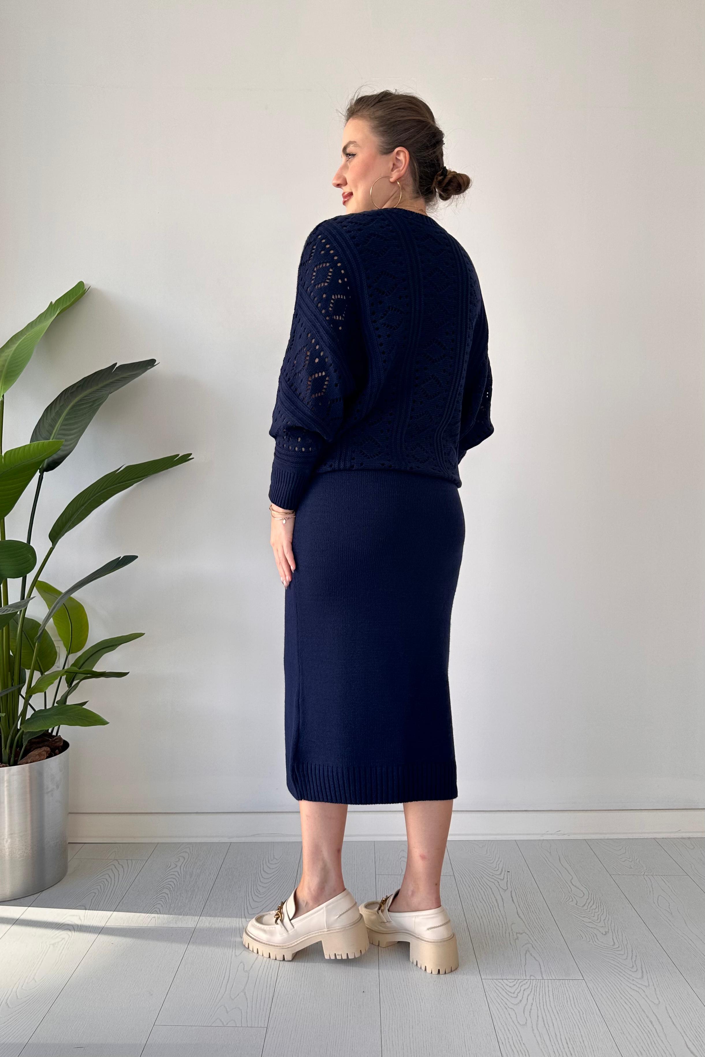 Delik Kazaklı Triko Elbise