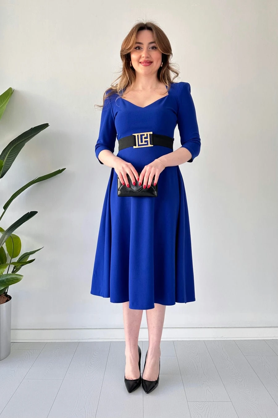 Beşgen Yaka Kemerli Krep Elbise