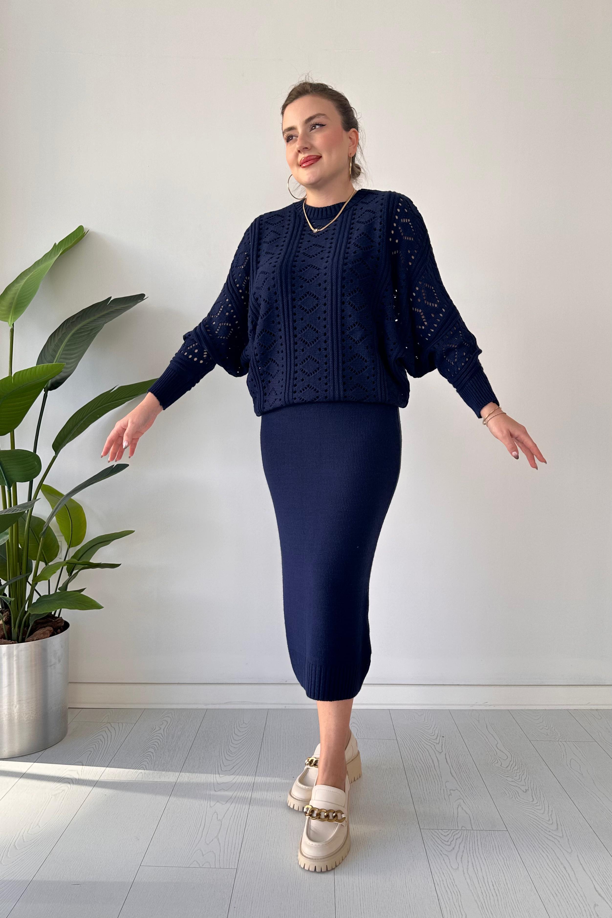 Delik Kazaklı Triko Elbise