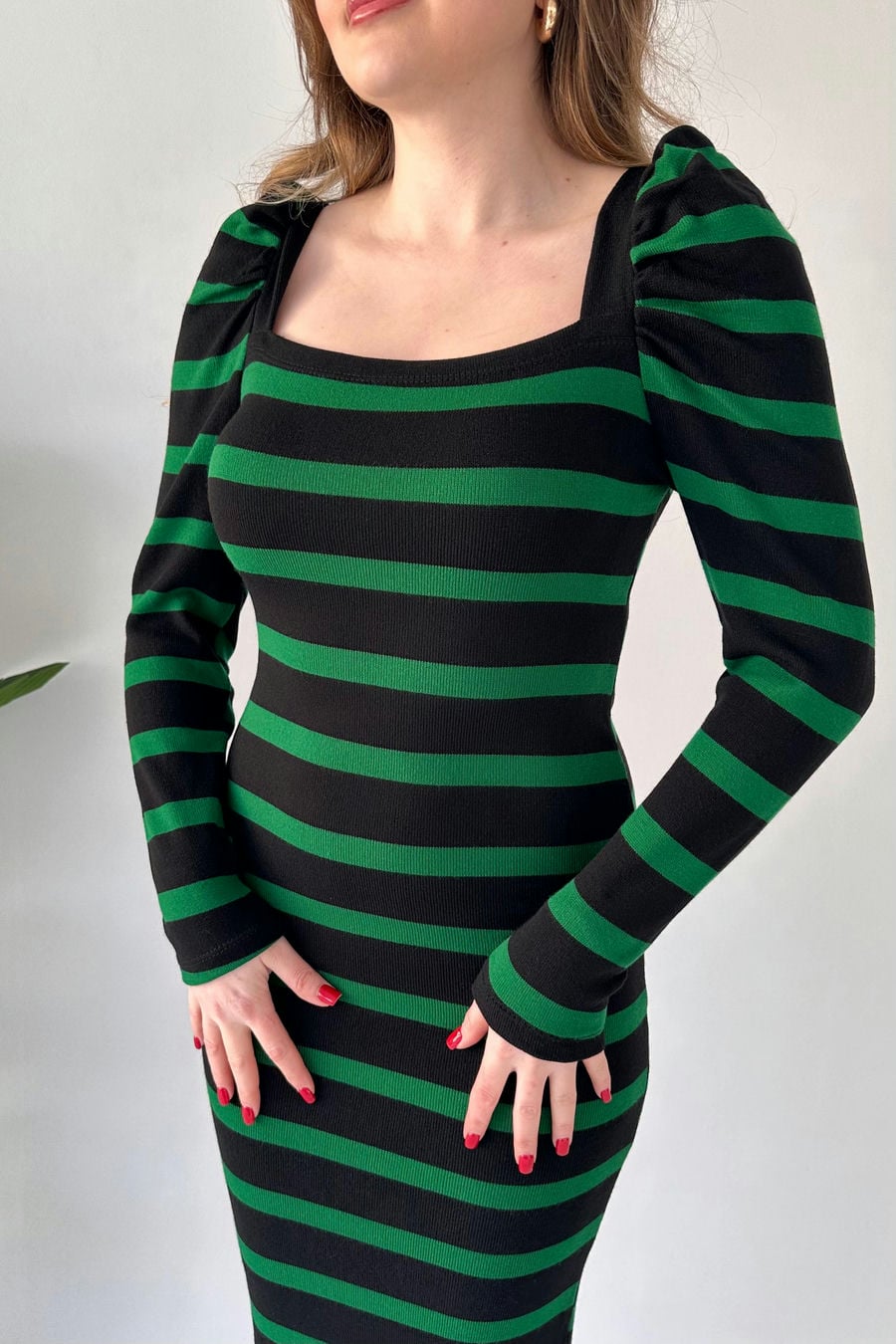 Kare Yaka Çizgili Triko Elbise