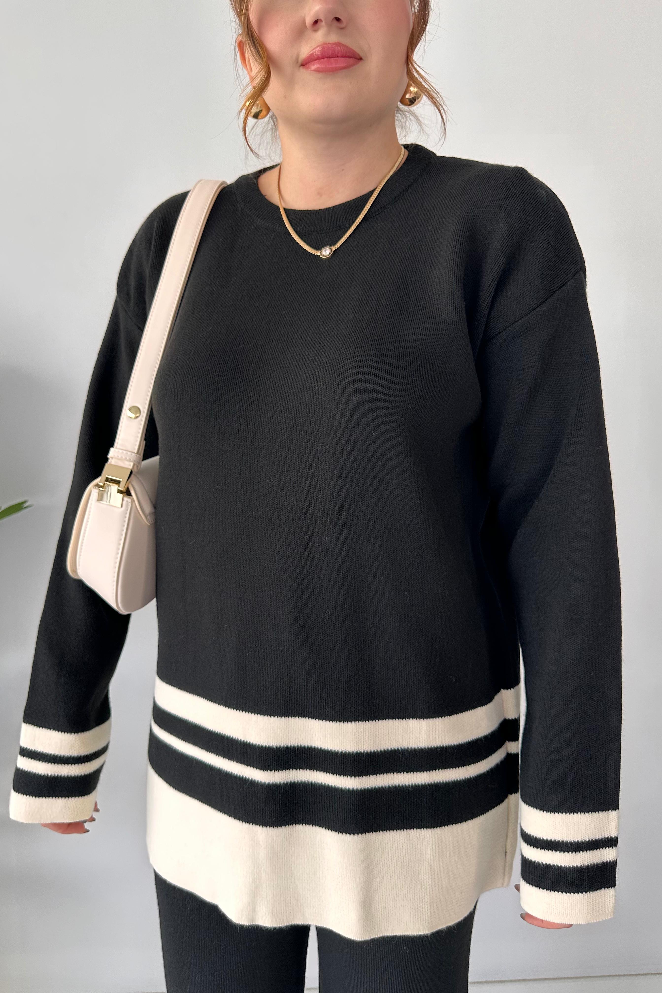 Eteği Şeritli Triko Takım