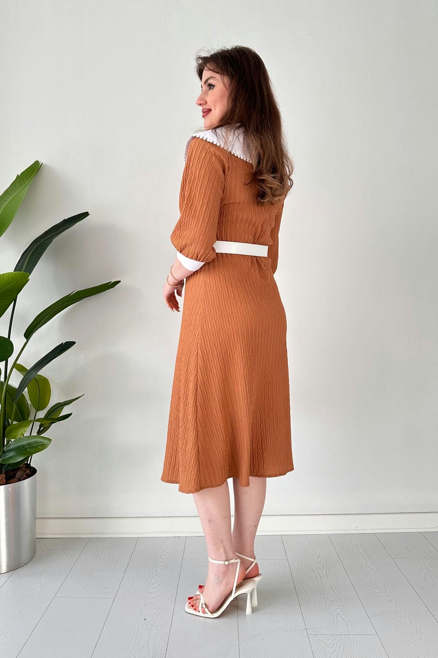 Fisto Yakalı Kemerli Elbise