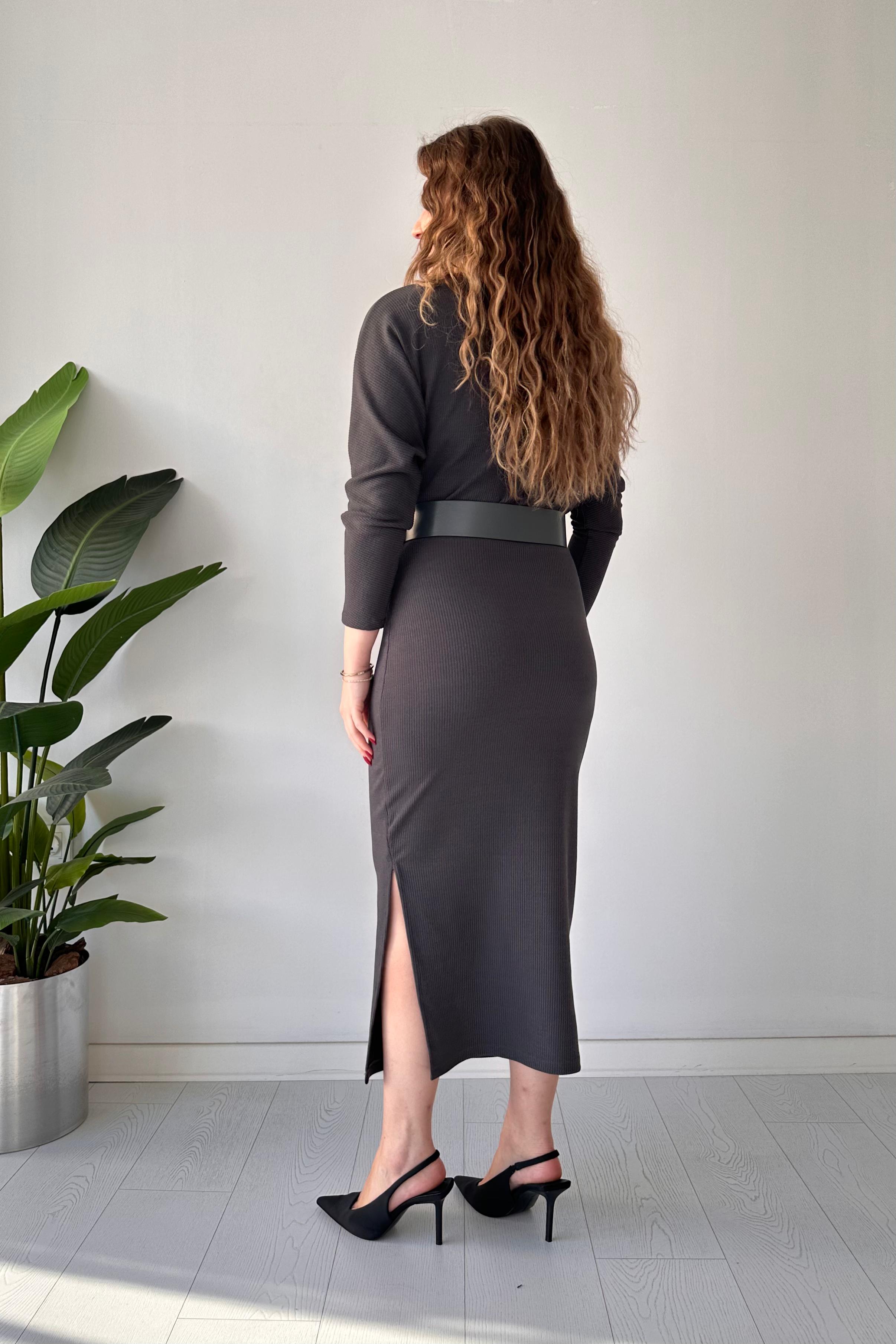 Düşük Omuz Kemerli Elbise