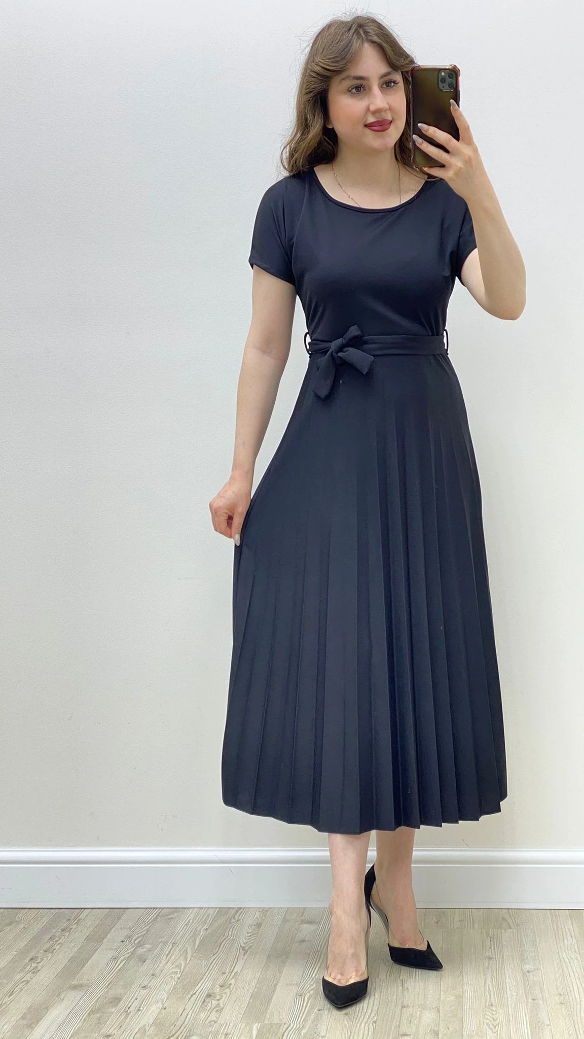 Kısa Kollu Piliseli Krep Elbise Siyah