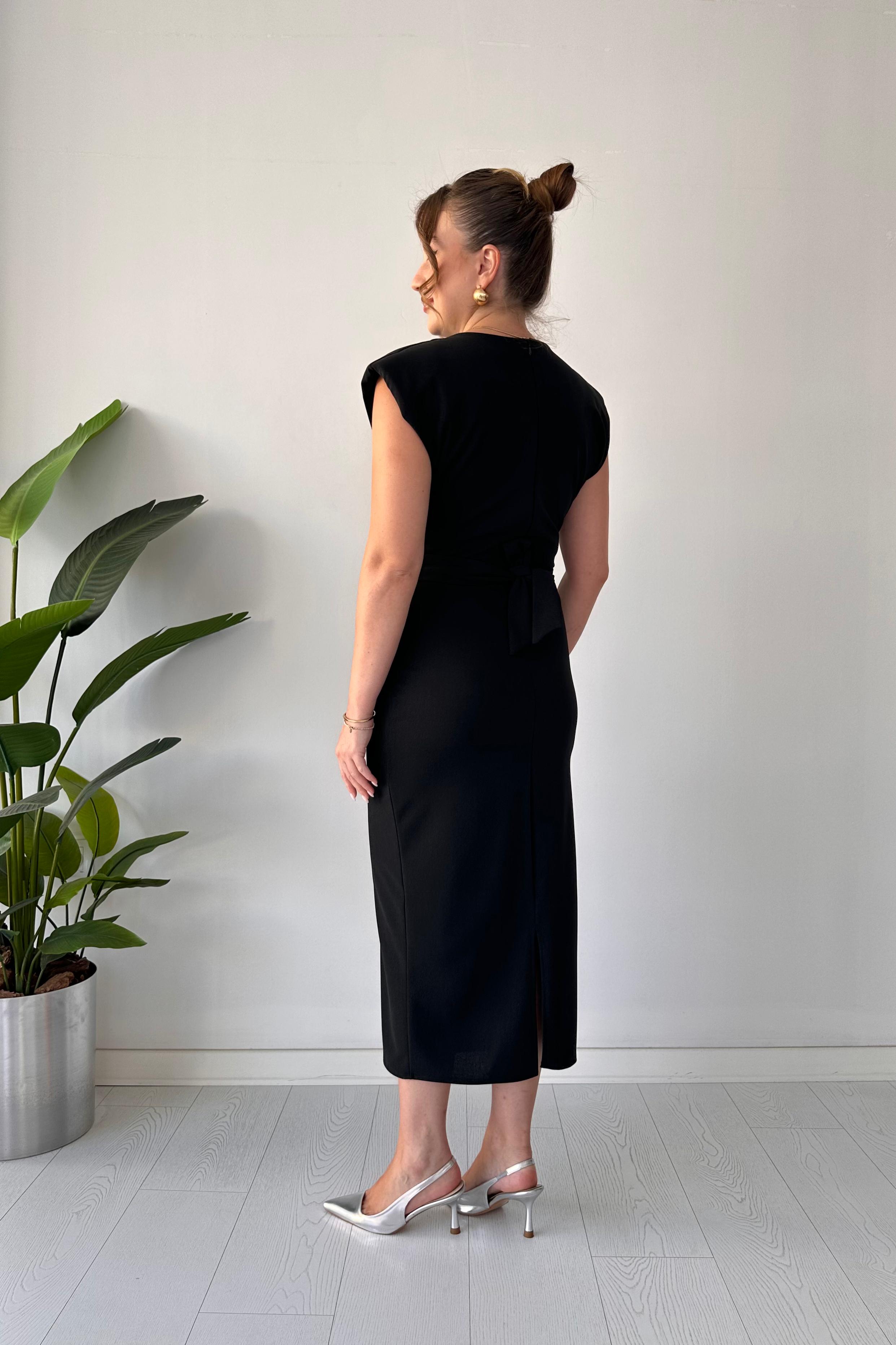 Üç Taş Kemerli Krep Elbise