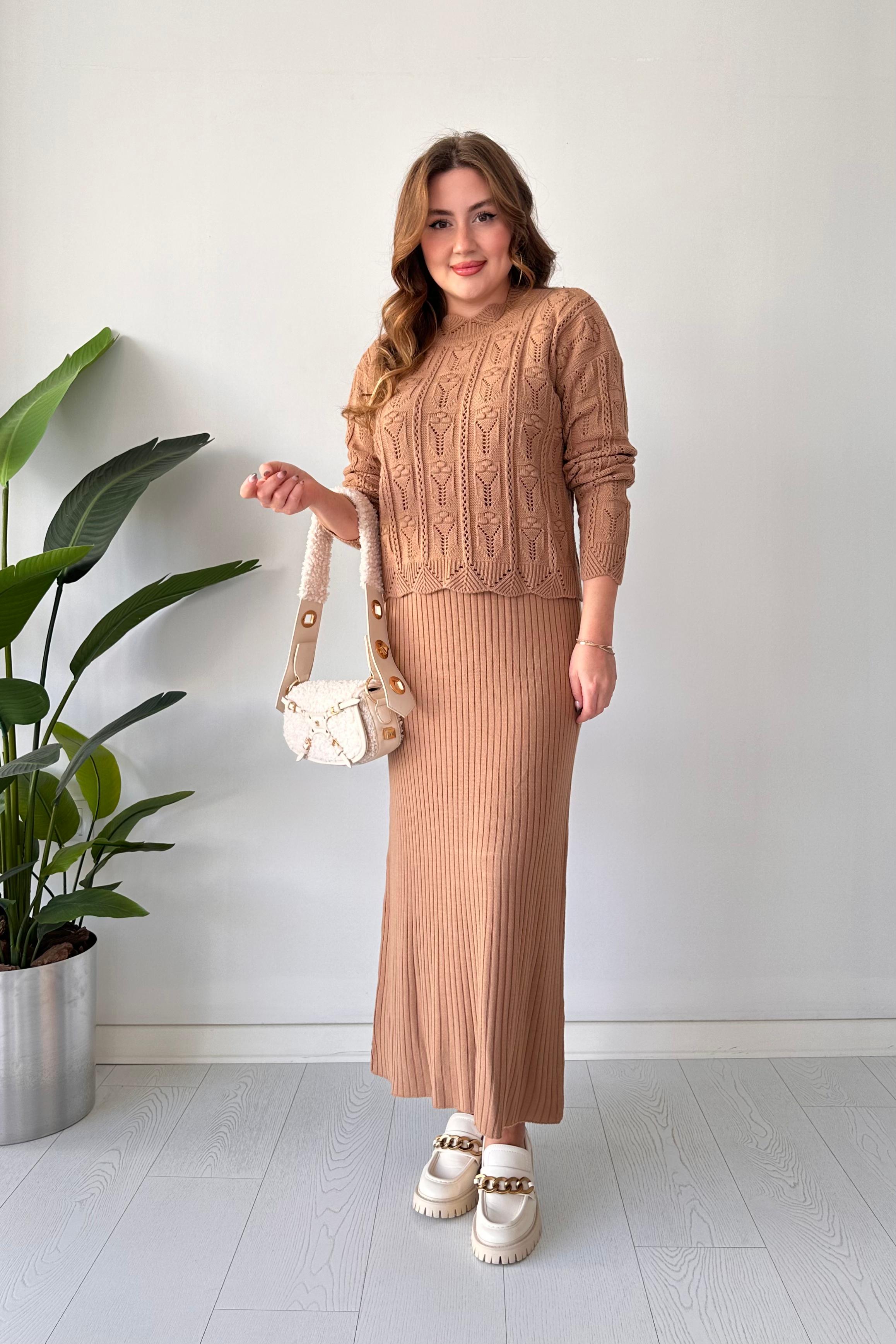 Piramit Ajurlu Kazak-Elbise