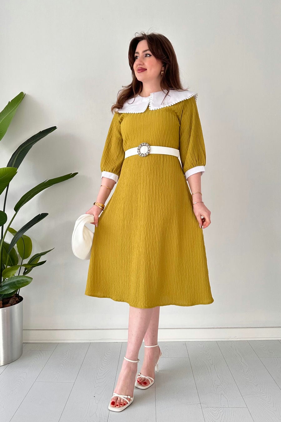 Fisto Yakalı Kemerli Elbise