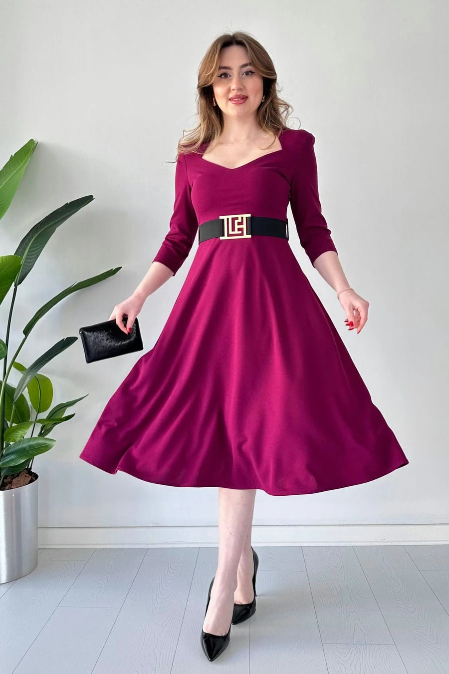 Beşgen Yaka Kemerli Krep Elbise Mürdüm