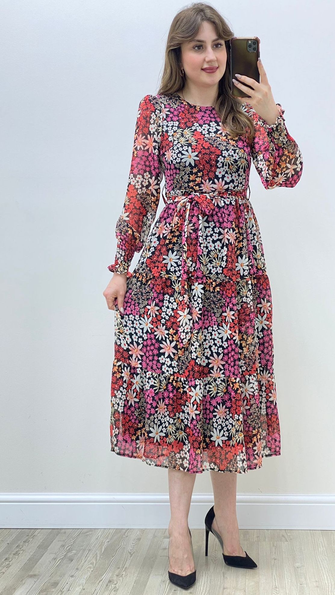 Gipe Manşetli Çiçekli Şifon Elbise Pembe