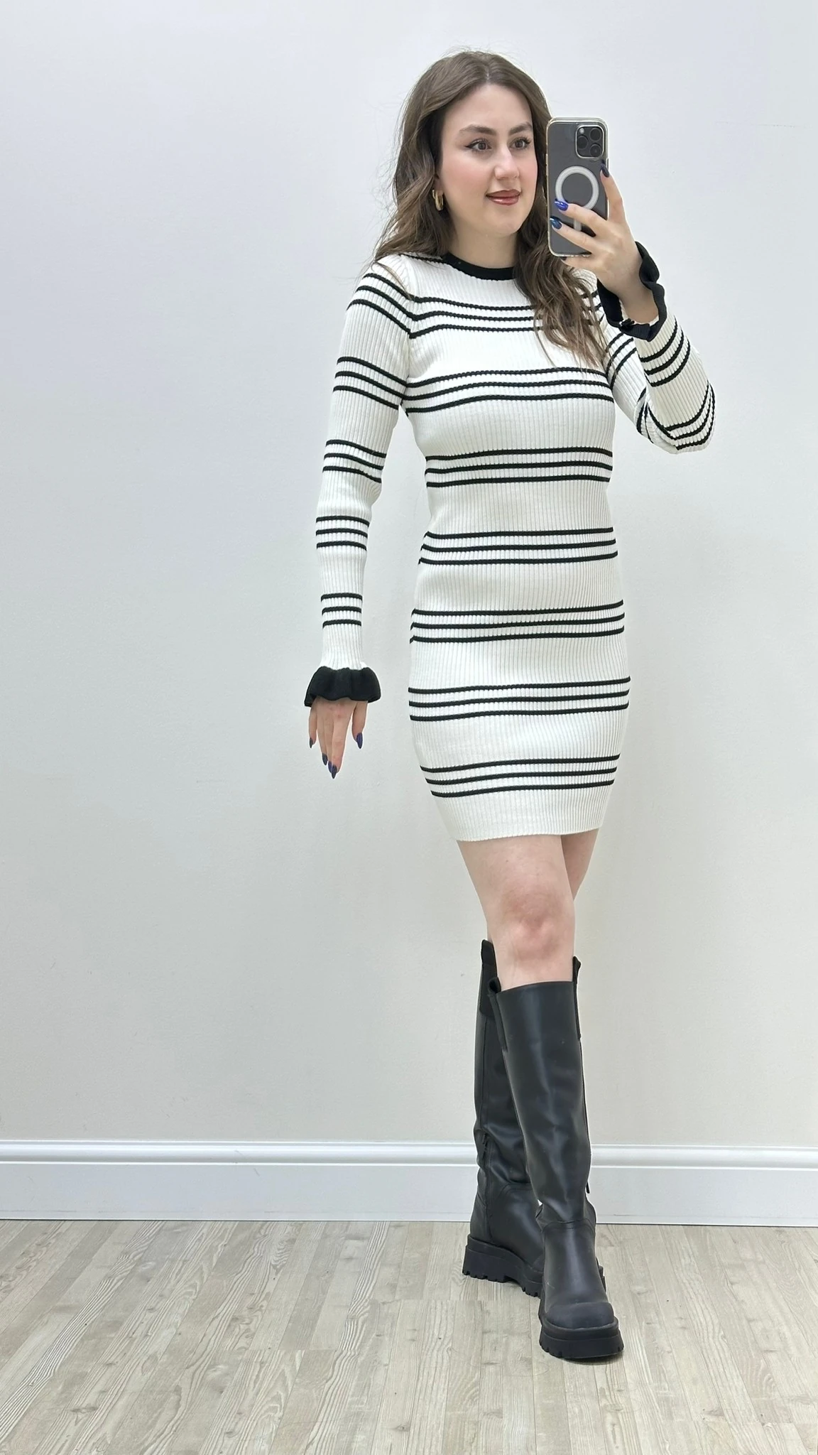 Volanlı Çizgili Triko Elbise Beyaz