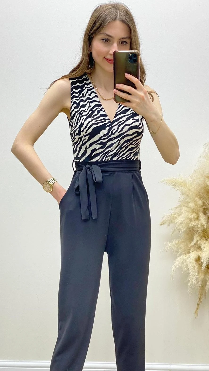 Kolsuz Yarım Zebra Desenli Kuşaklı Tulum Siyah