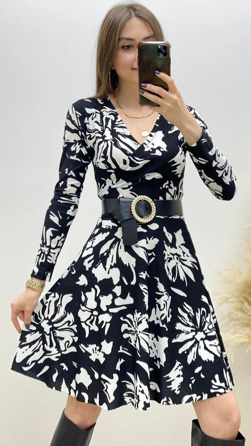 Beyaz Büyük Çiçekli Kloş Elbise