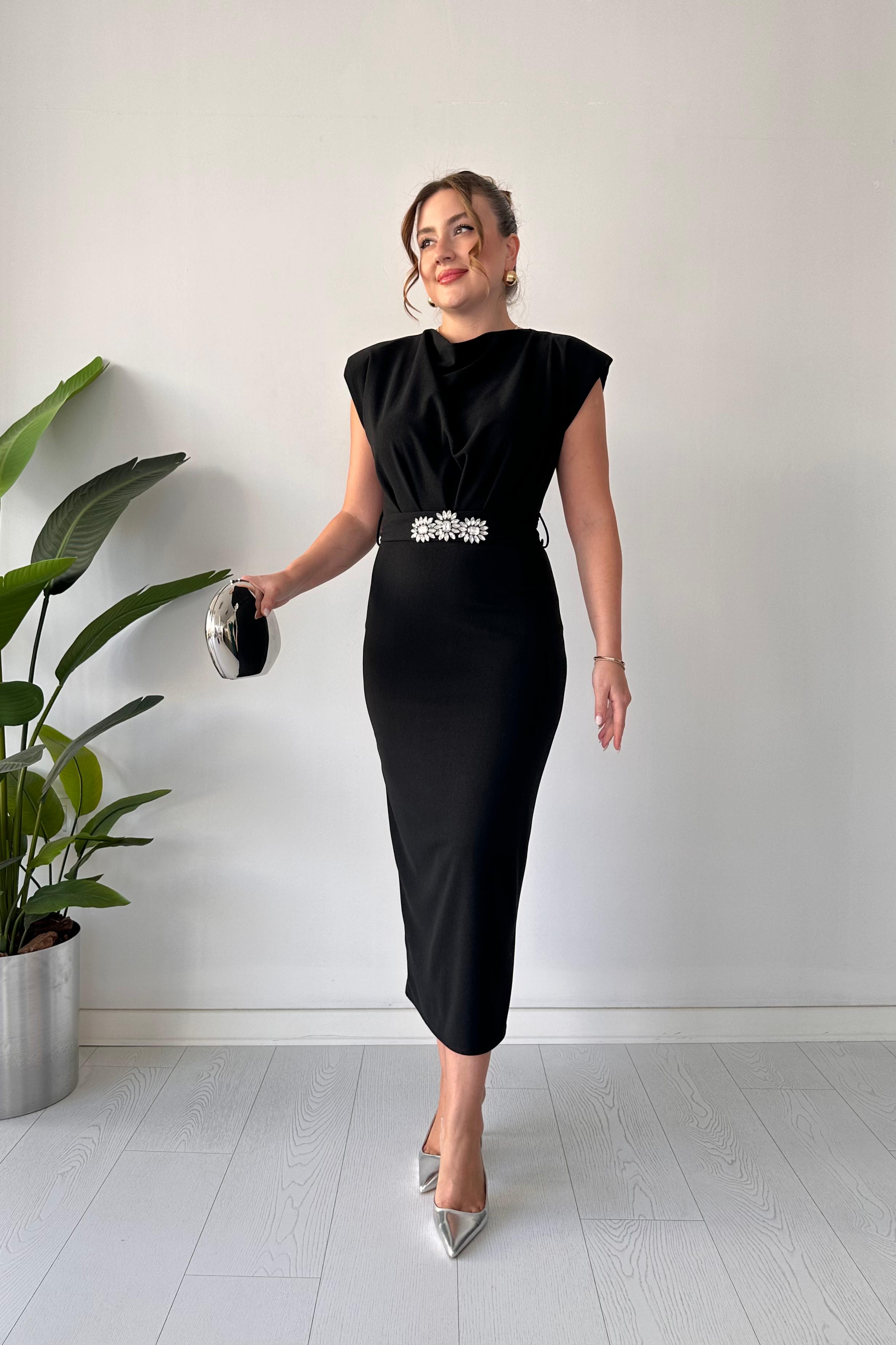 Üç Taş Kemerli Krep Elbise