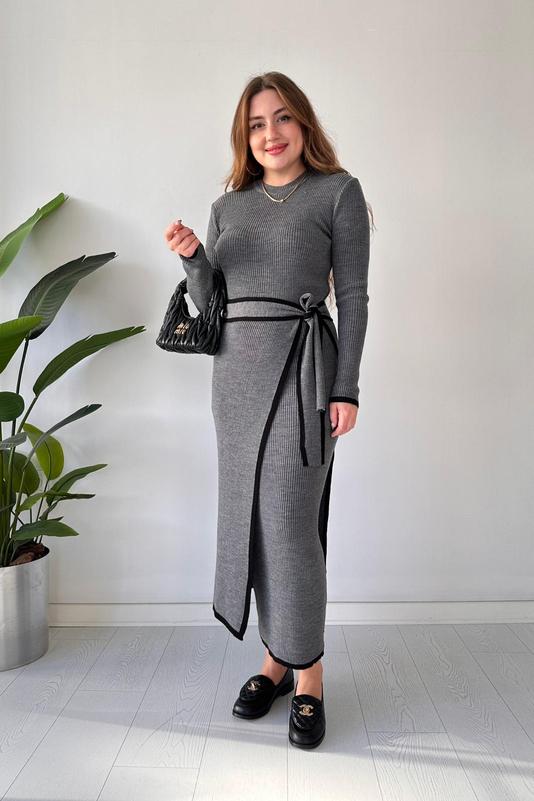 Parça etekli triko elbise