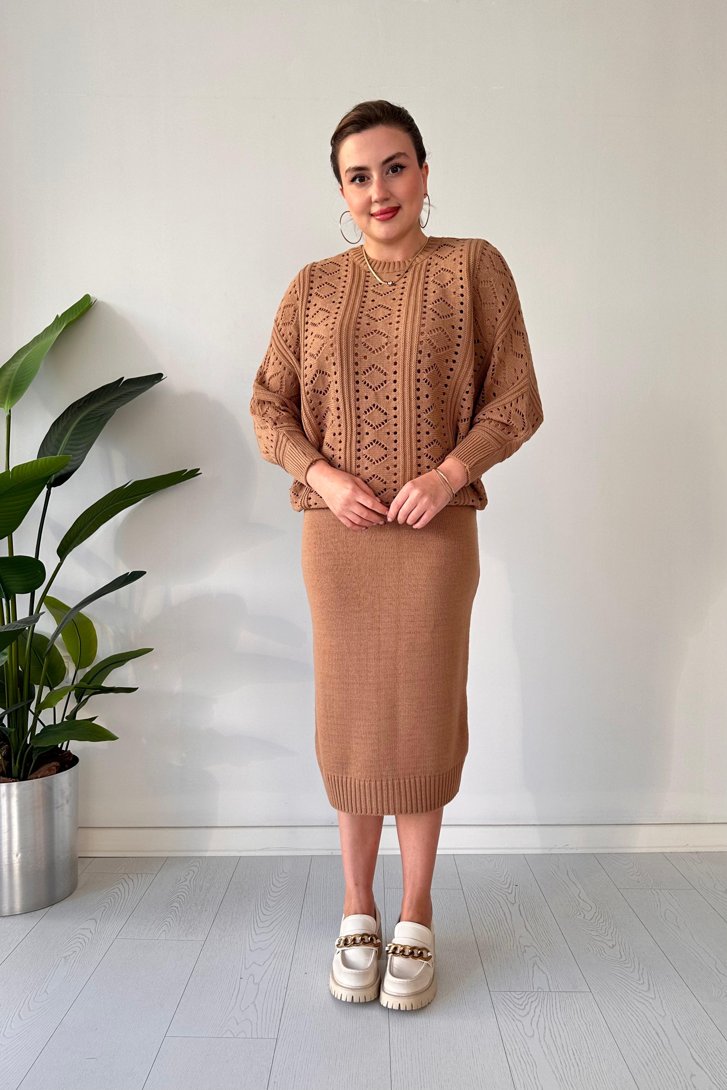 Delik Kazaklı Triko Elbise