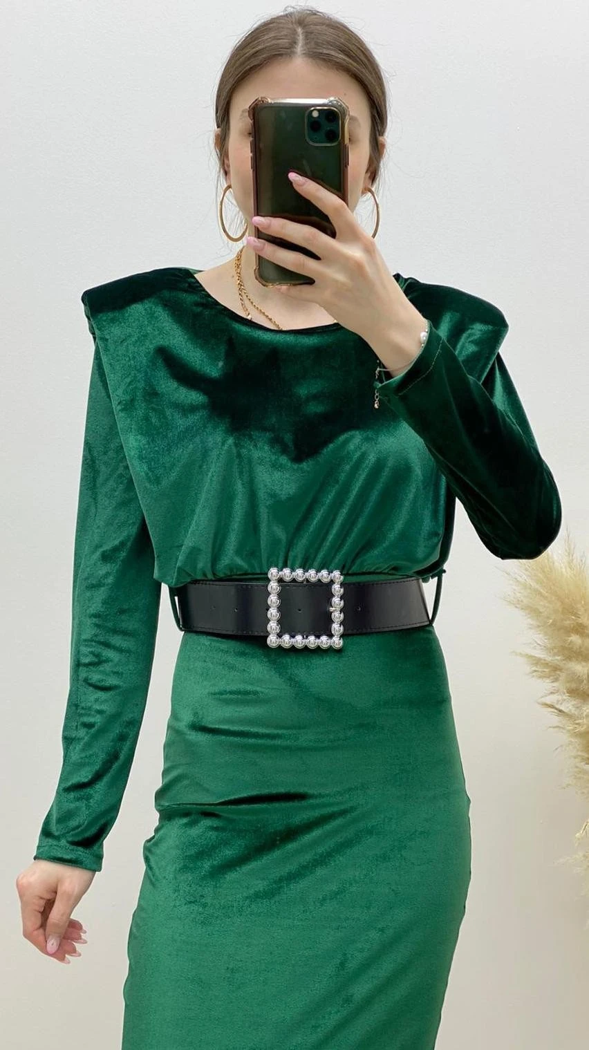 Vatkalı Kemerli Kadife Elbise Zümrüt