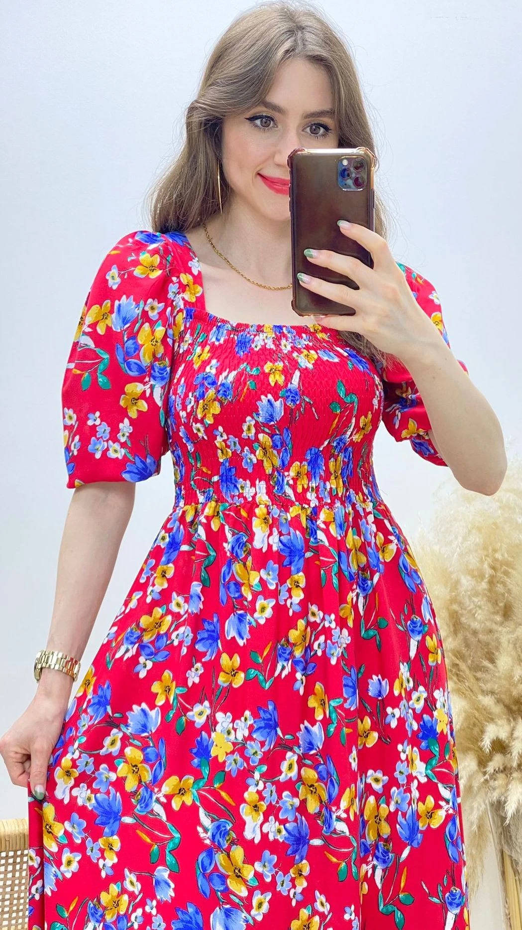 Mavi Çiçekli Gipeli Viskon Elbise Kırmızı