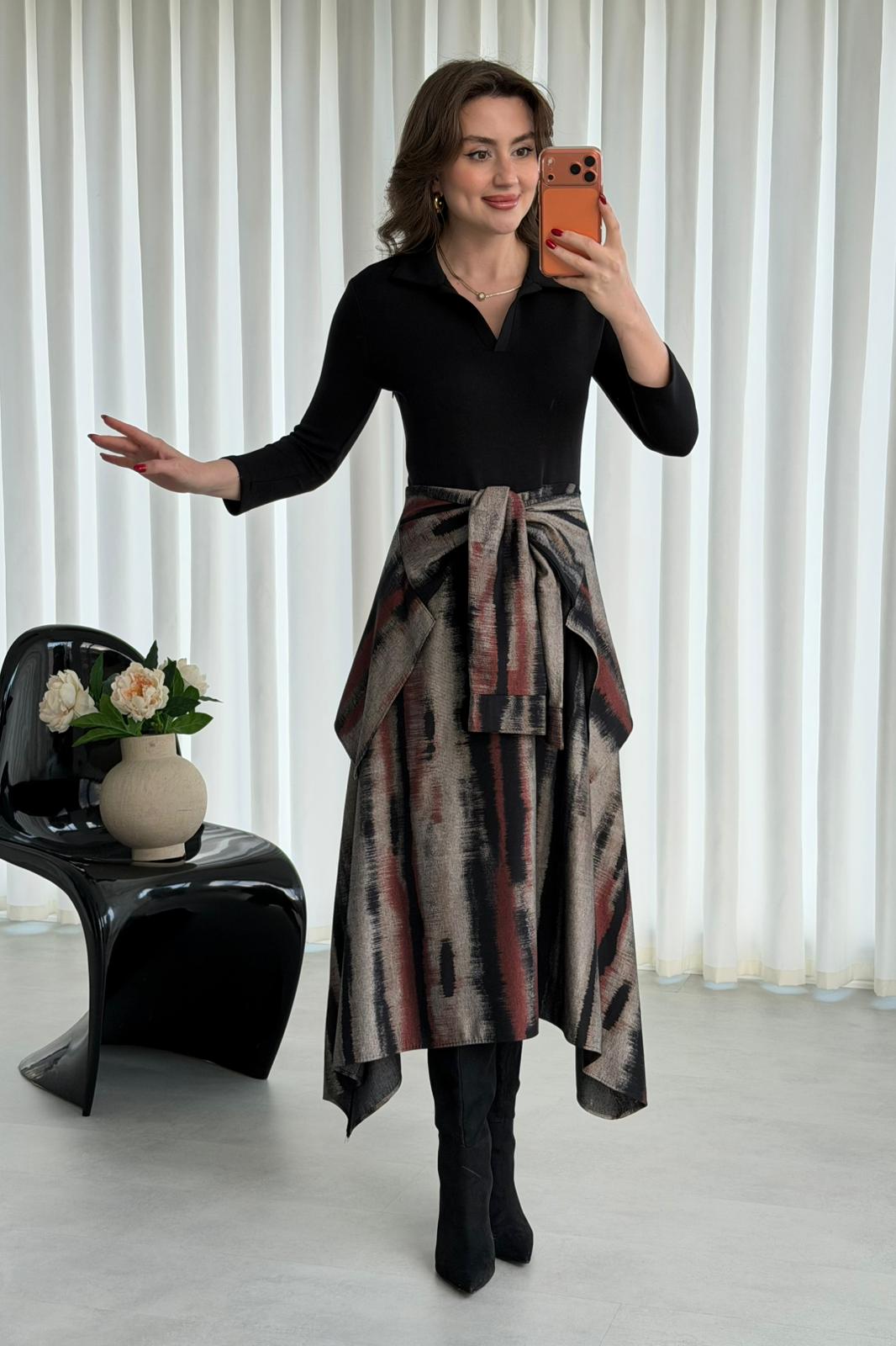 Otantik Etekli Yakalı Elbise - Batik