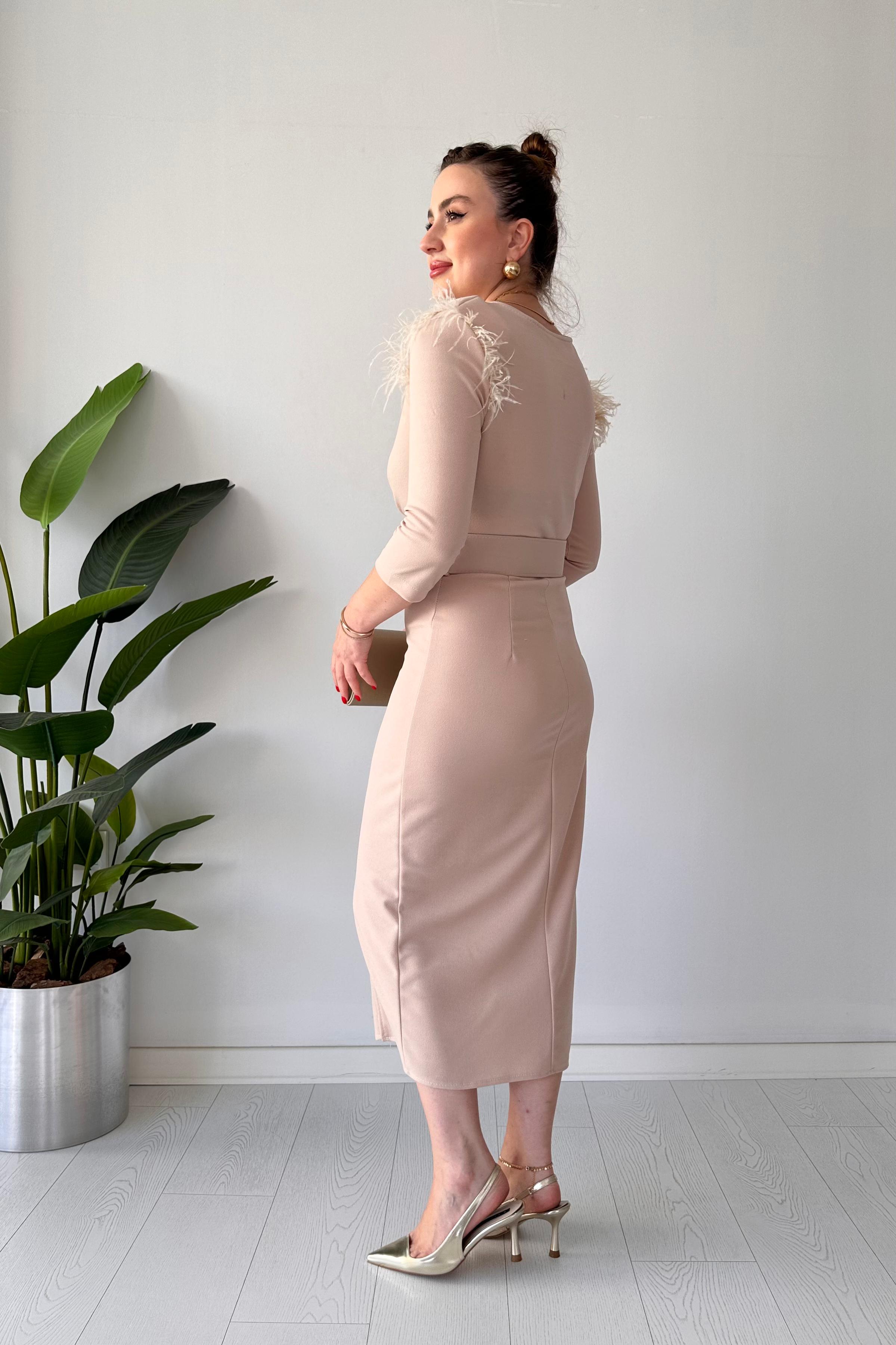 Omzu Tüylü Krep Elbise