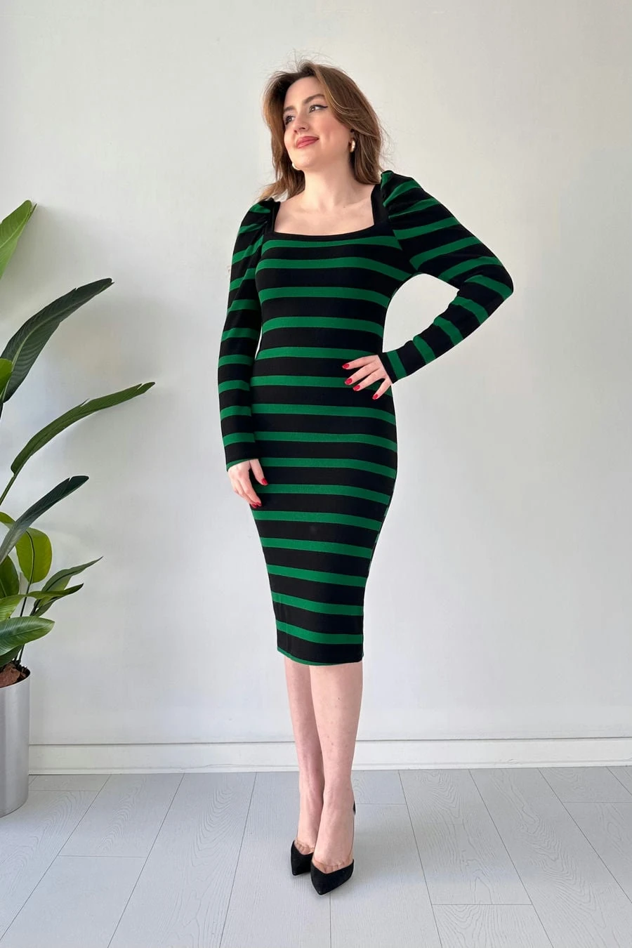 Kare Yaka Çizgili Triko Elbise