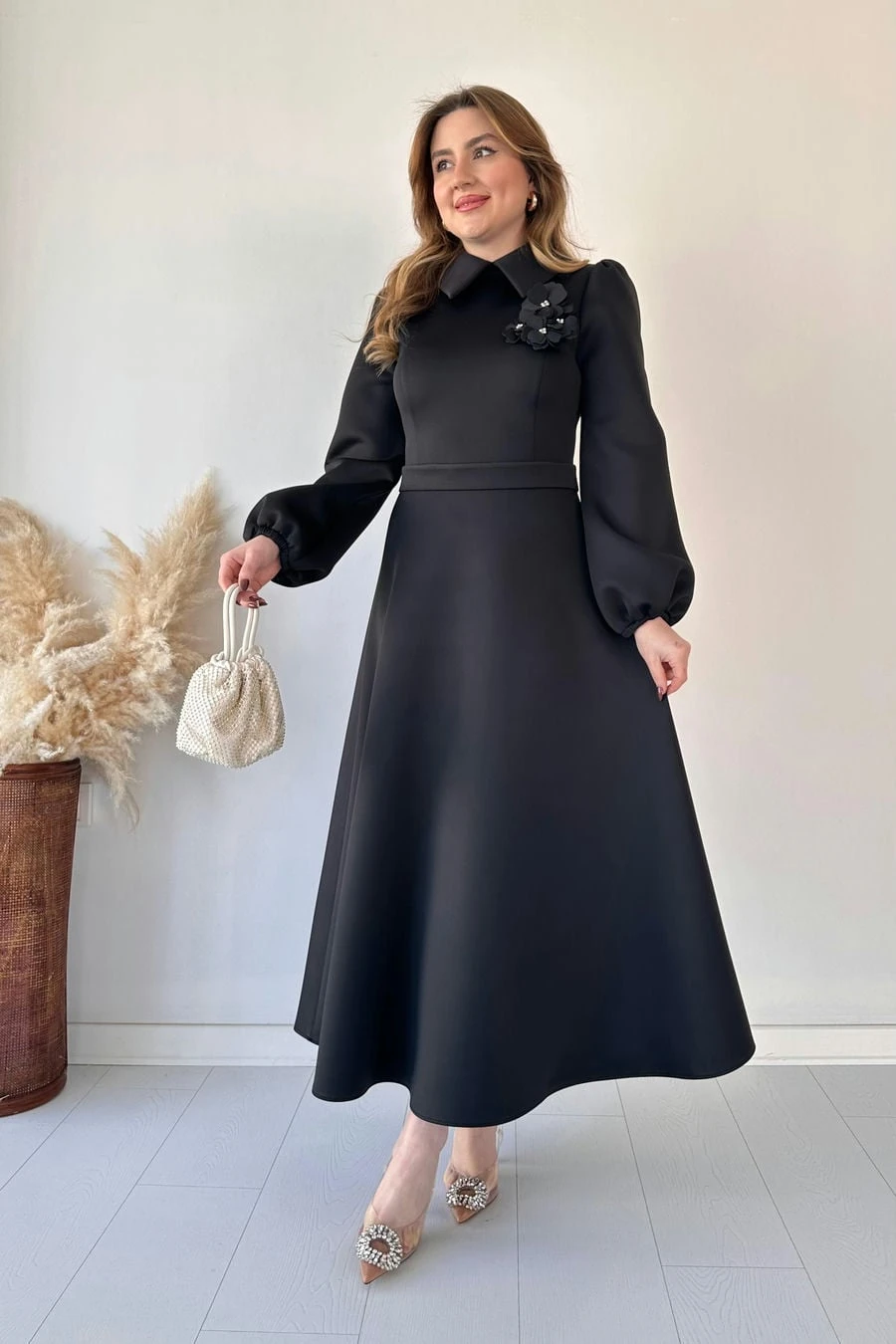 Broşlu Tasarım Elbise