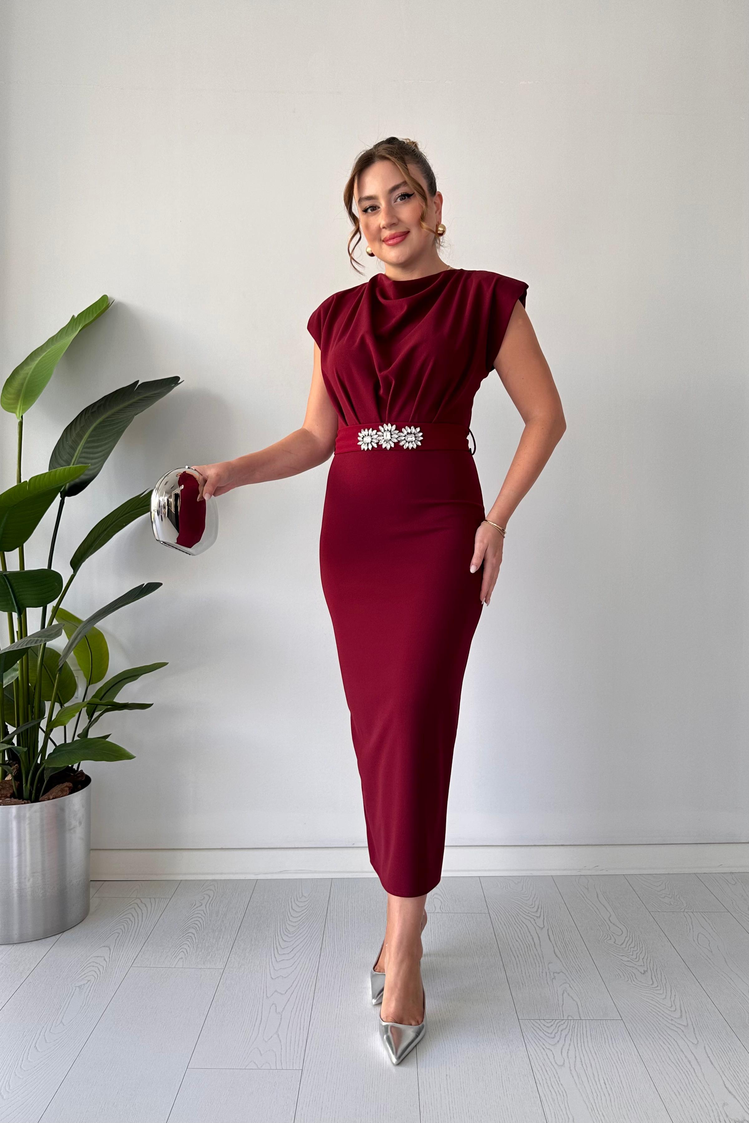 Üç Taş Kemerli Krep Elbise