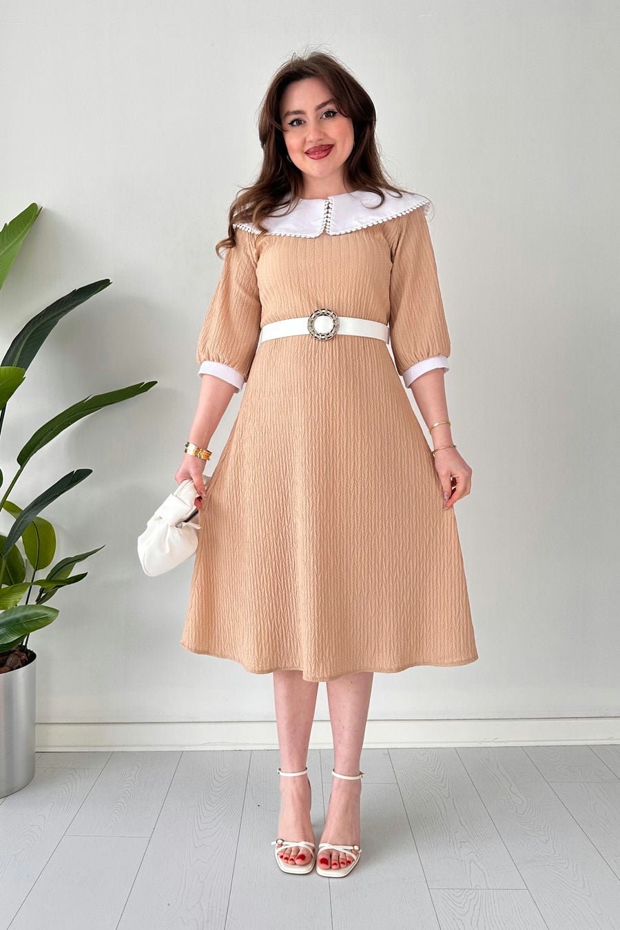 Fisto Yakalı Kemerli Elbise