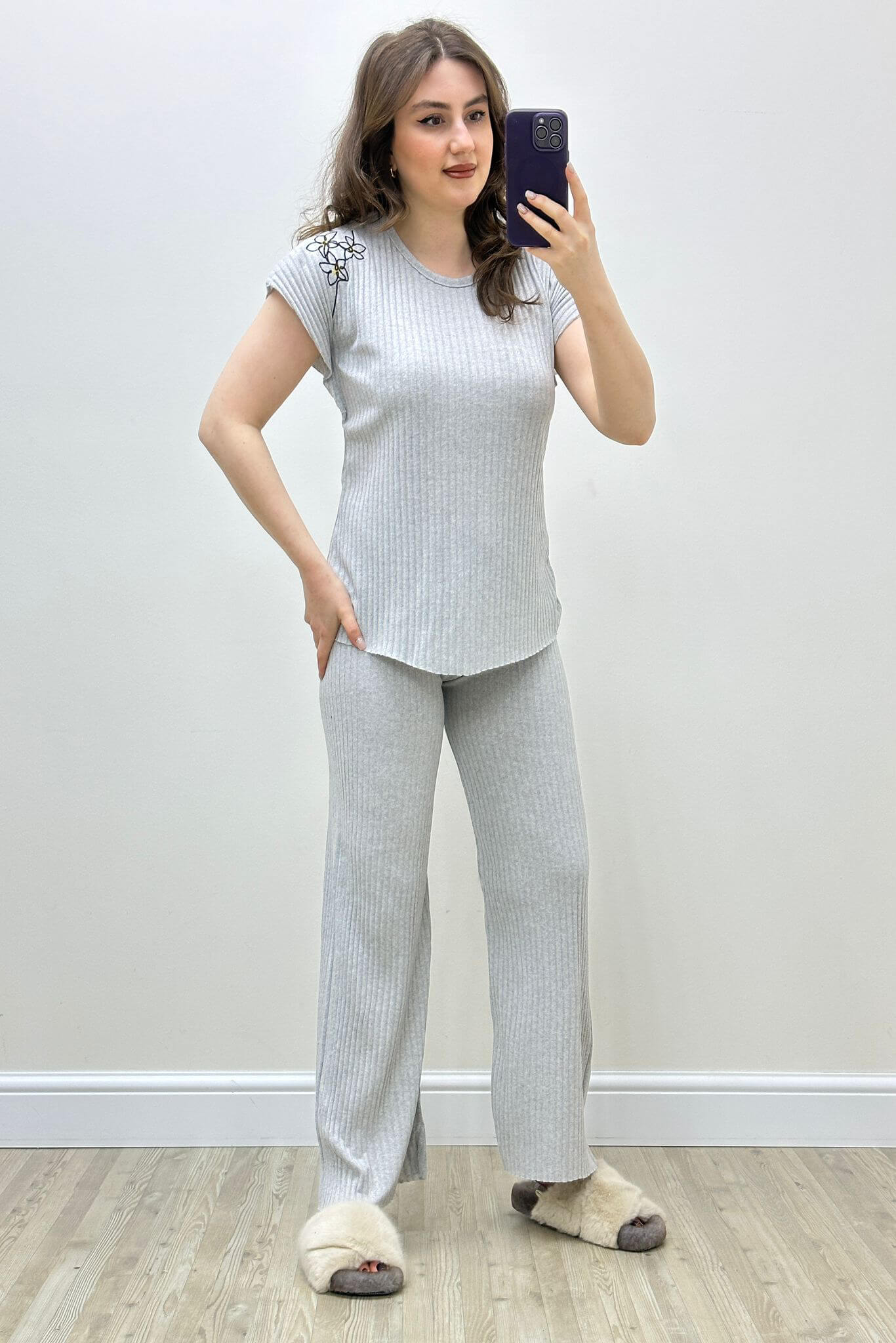 Nakışlı Pijama Takımı Gri