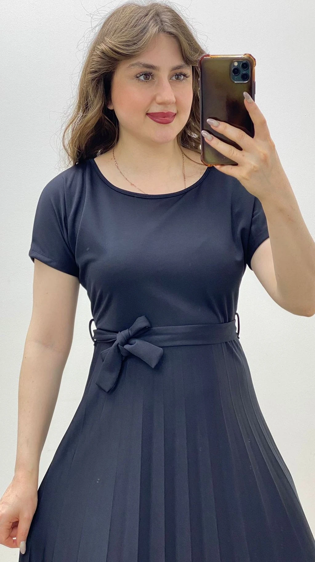 Kısa Kollu Piliseli Krep Elbise Siyah