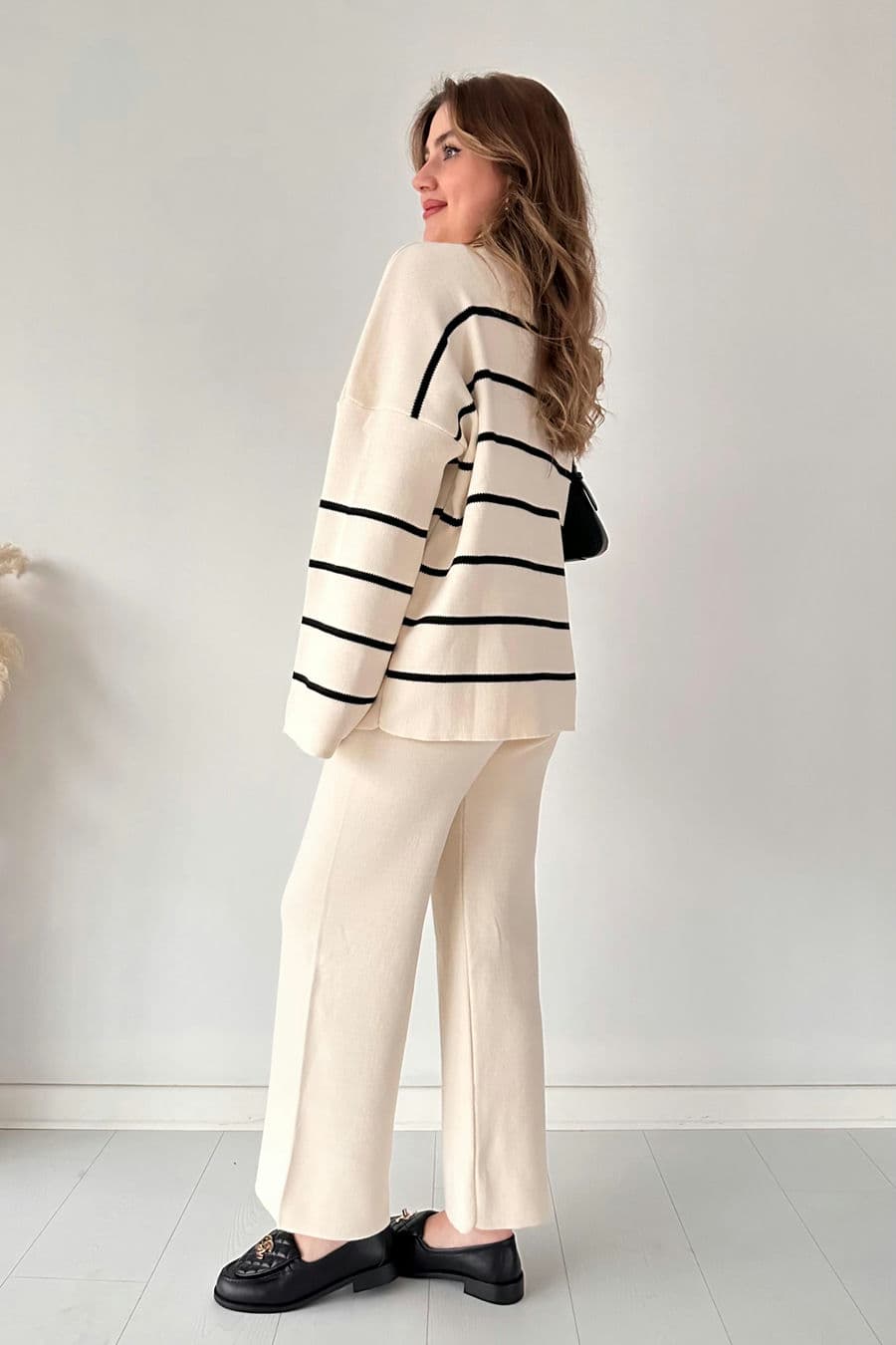 Üstü Çizgili Triko Takım