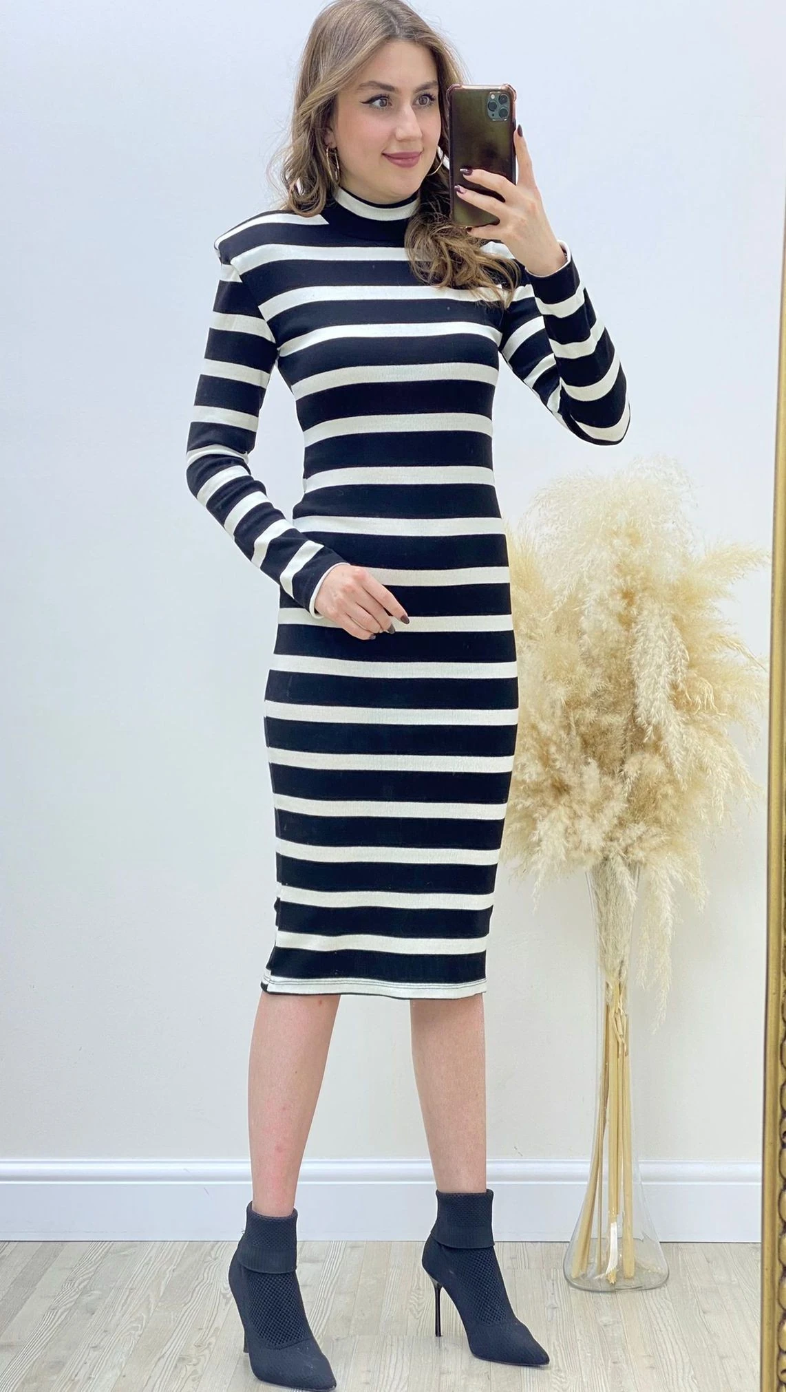 Vatkalı Çizgili Triko Elbise Siyah