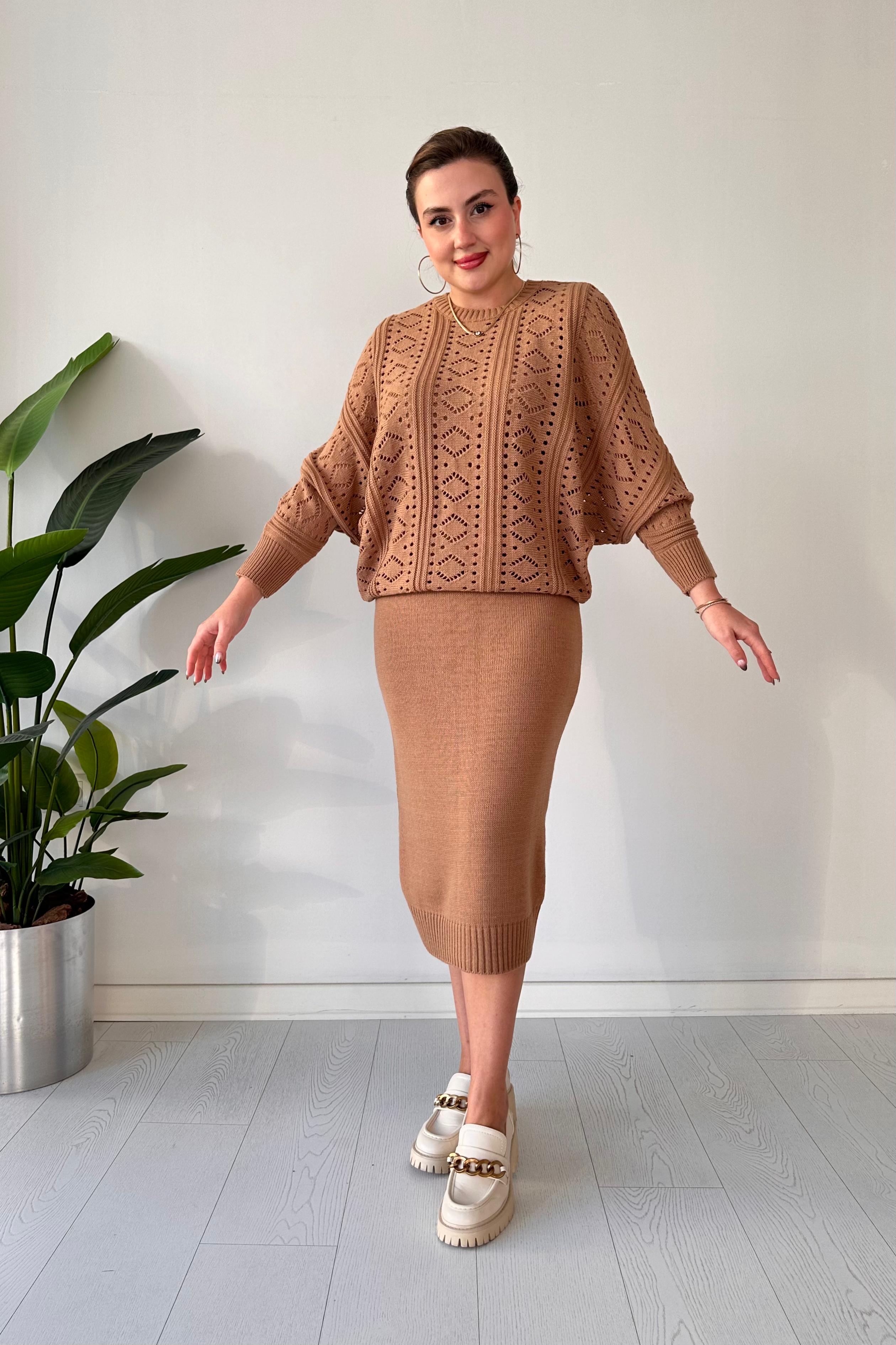 Delik Kazaklı Triko Elbise