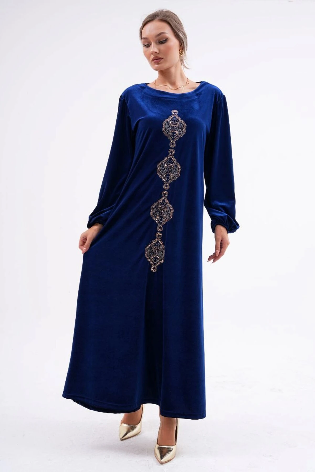 Nakış Detaylı Kadife Elbise