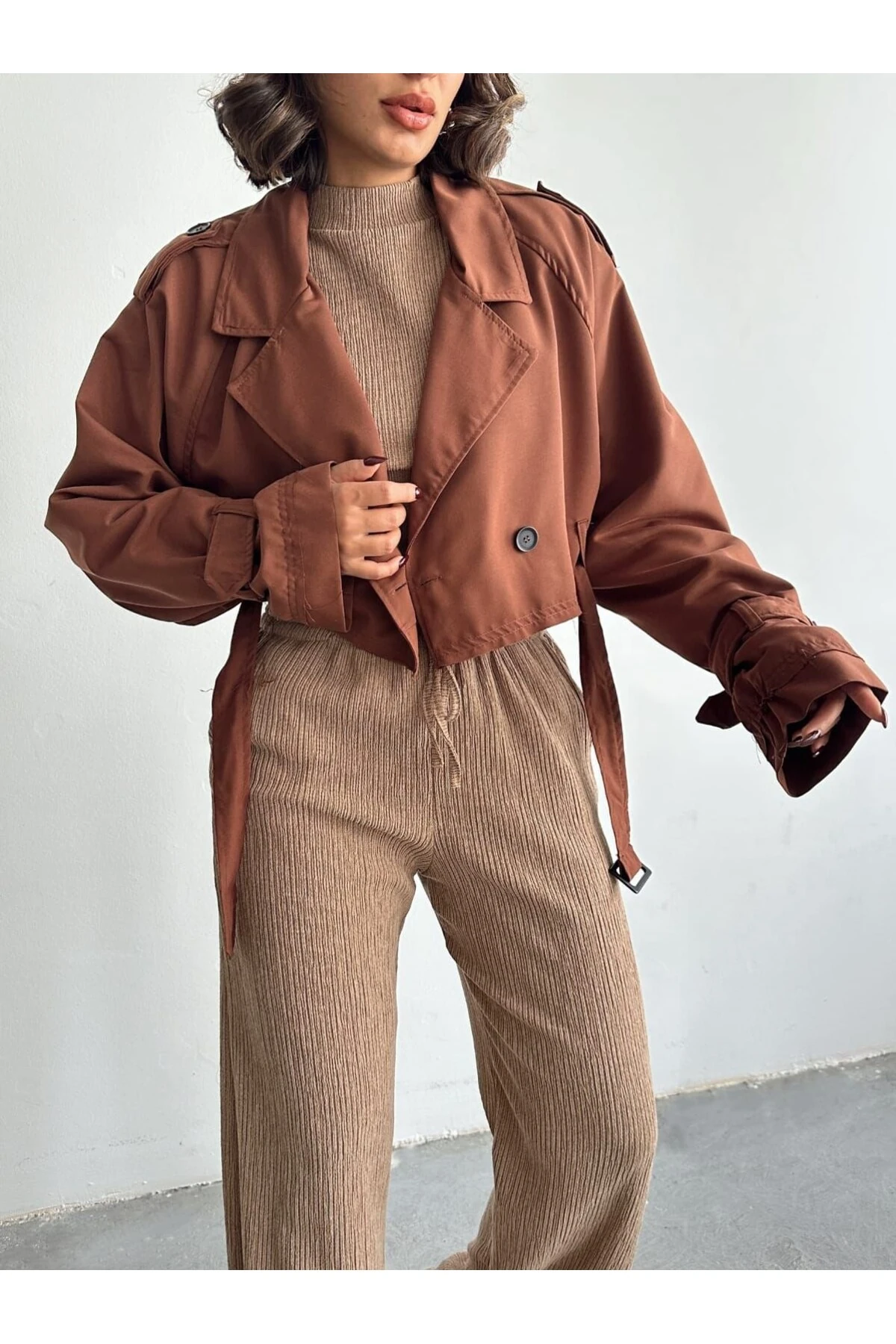 Kadın Oversize Şık Kısa Trençkot image