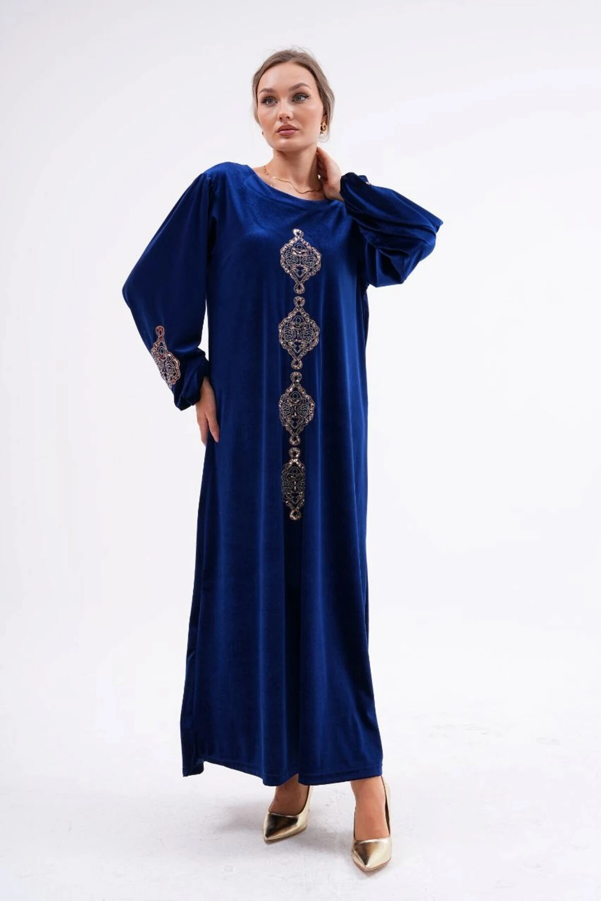 Nakış Detaylı Kadife Elbise