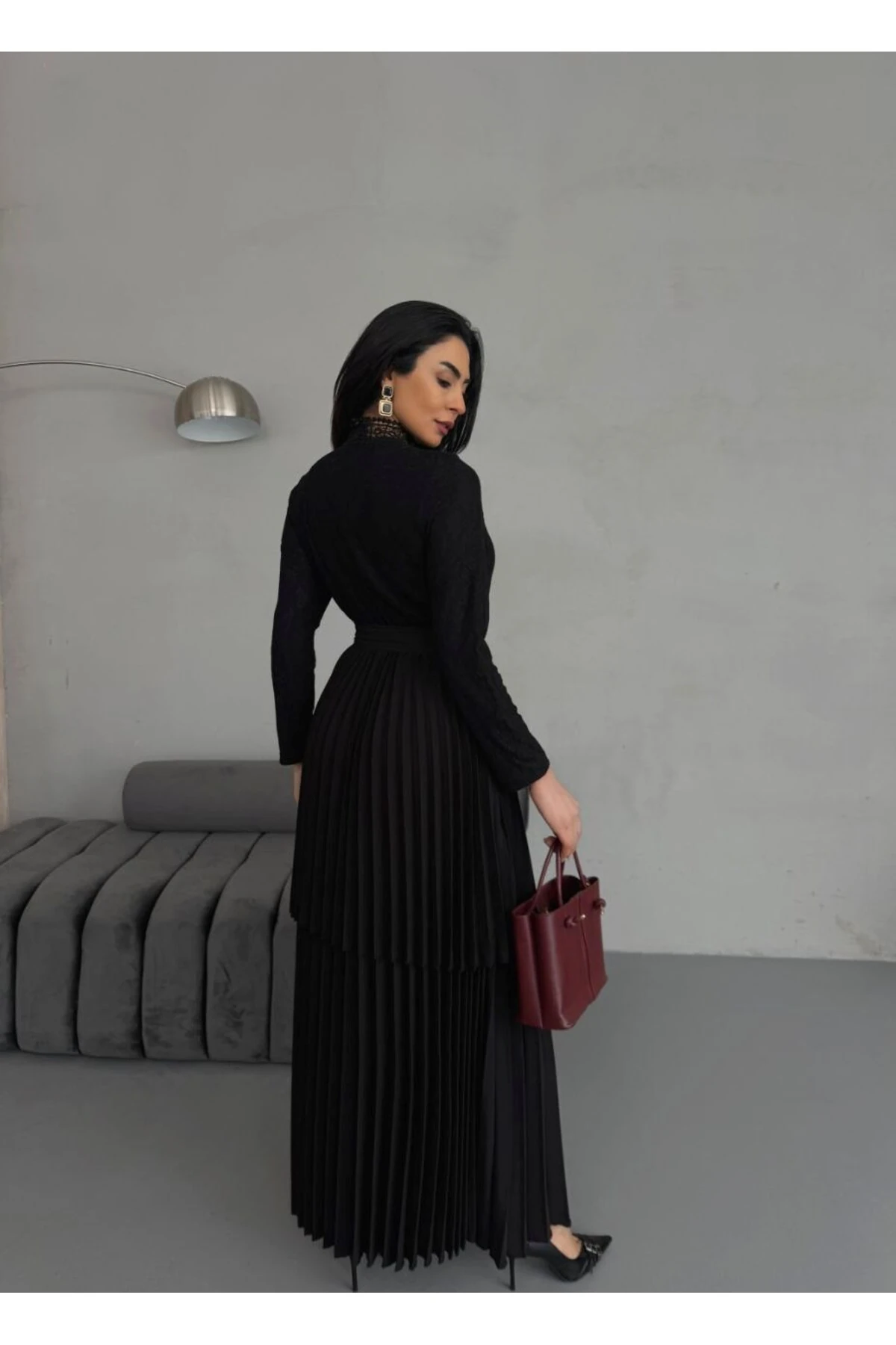 Krep Kumaş Dantel Detaylı Kemerli Elbise (Astarlı)