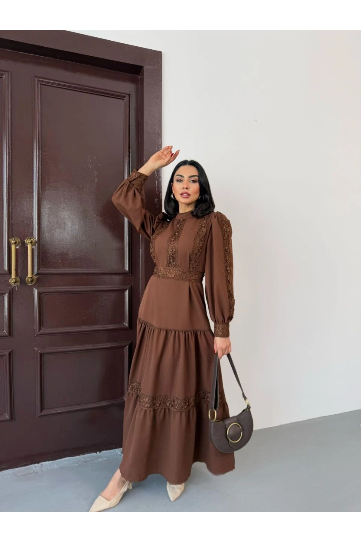 Dantel Detaylı Kuşaklı Atlas Kumaş Elbise image