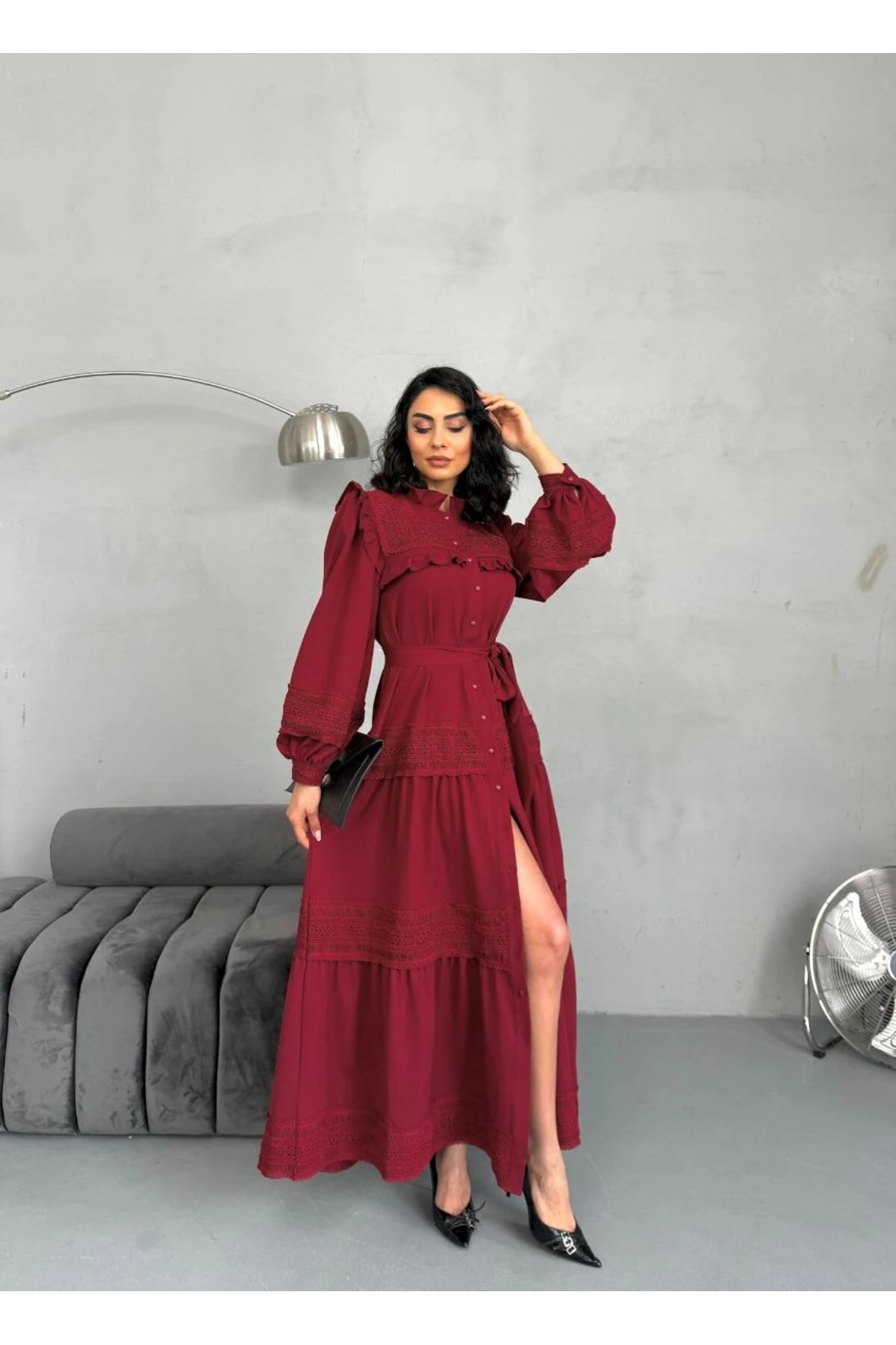 Dantel Detaylı Astarlı Kuşaklı Atlas Kumaş Elbise