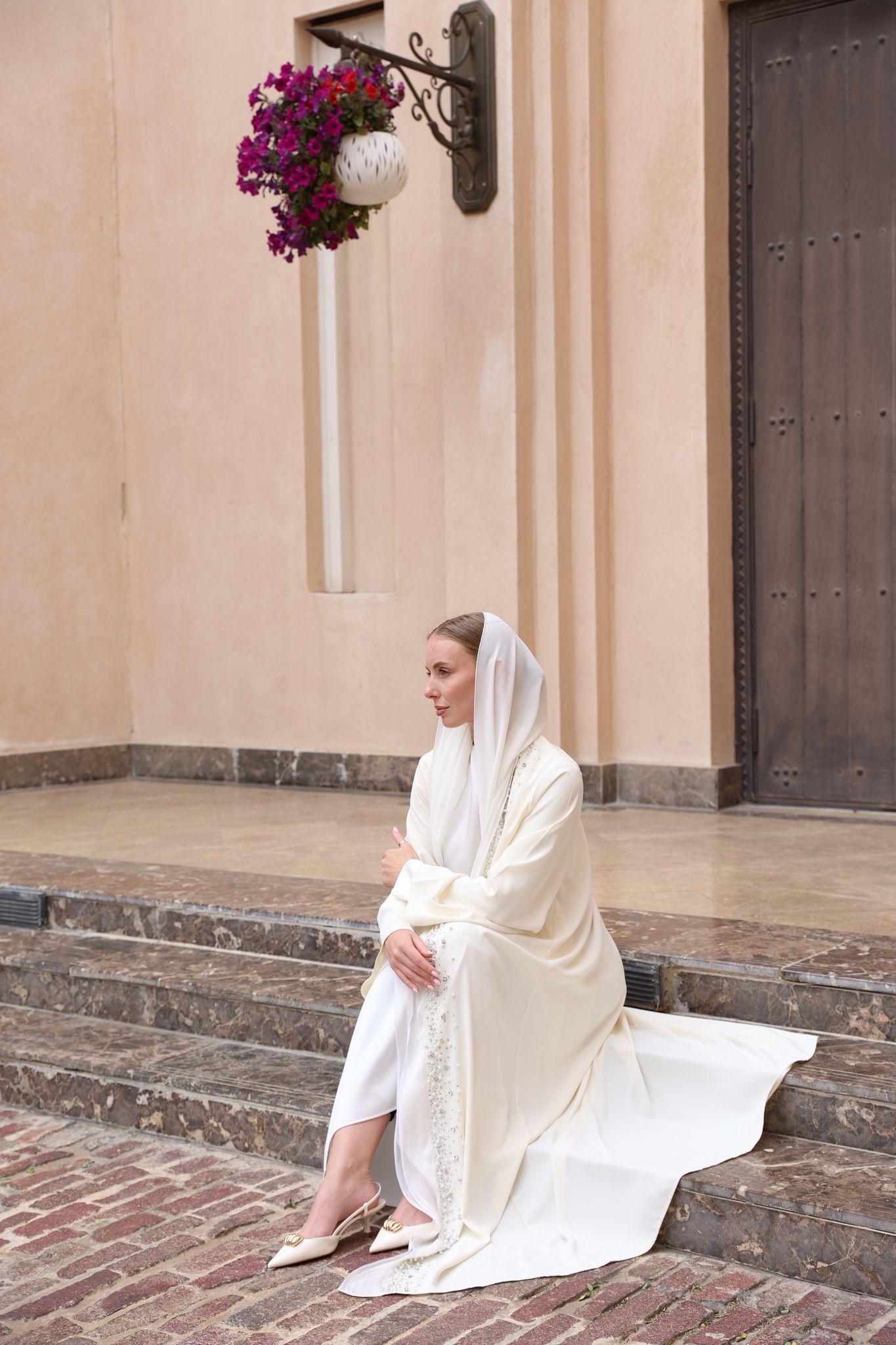 İnci Detaylı Beyaz Abaya