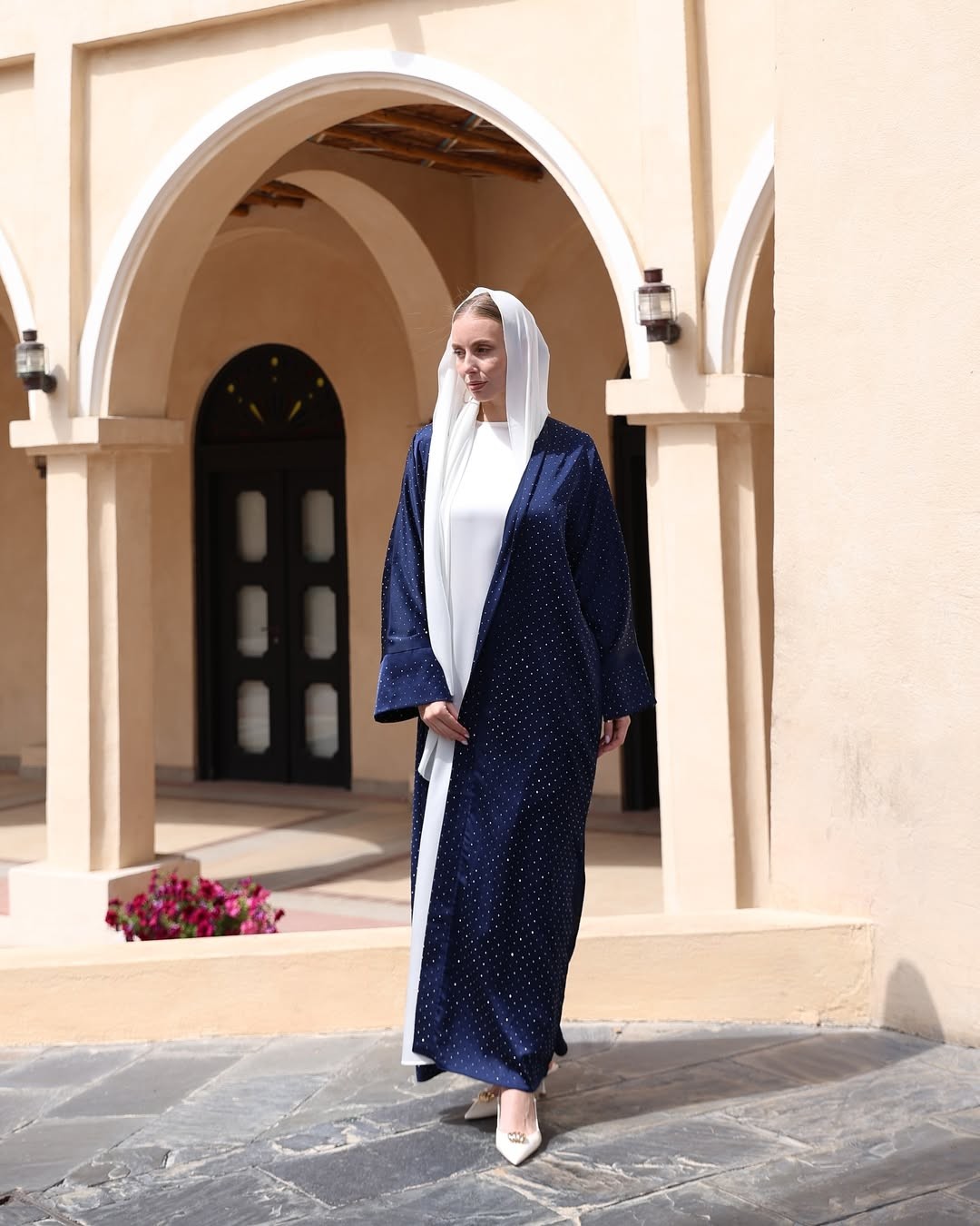 Nokta Yıldız Desenli Abaya
