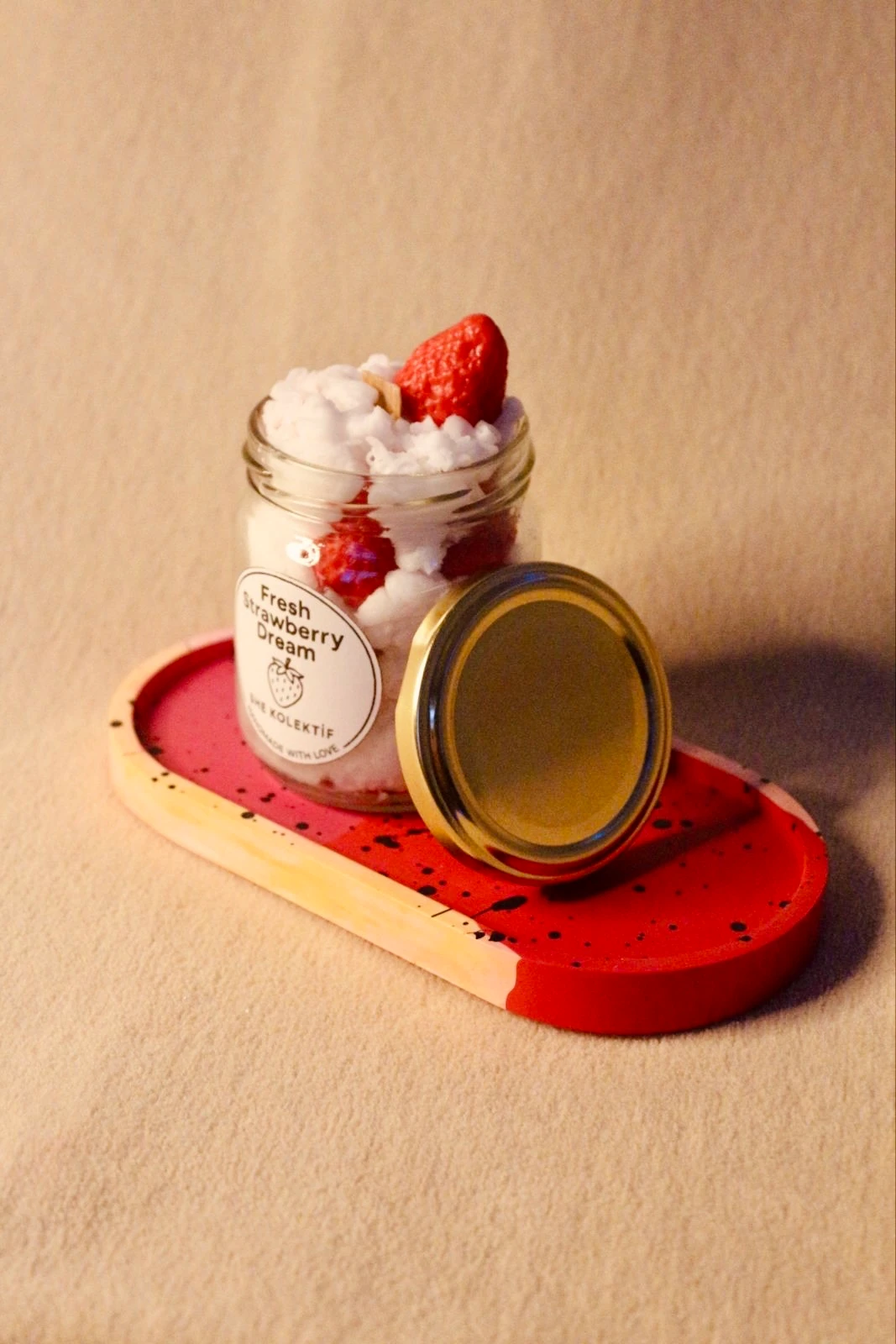 🍓 FRESH STRAWBERRY DREAM CANDLE & Tray