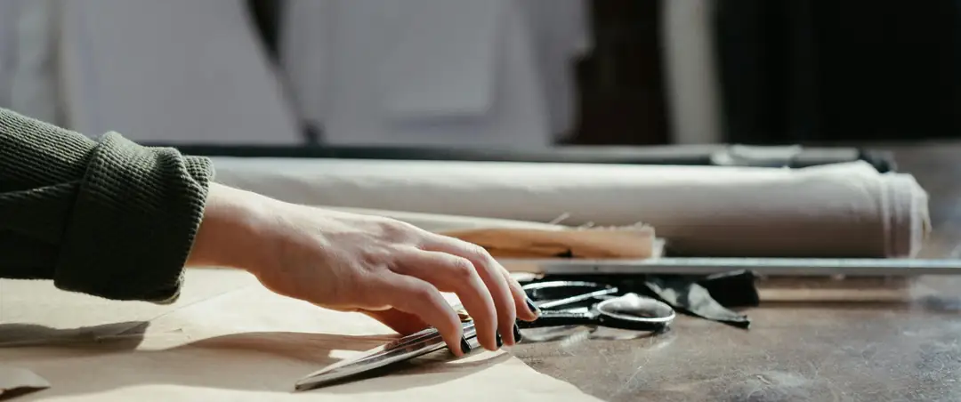 Husufi olarak; doğaya, bedene ve emeğe saygılı bir yaşamın mümkün olduğuna inanıyoruz. Ve bu yolculuğu birlikte yürümeyi seçiyoruz.